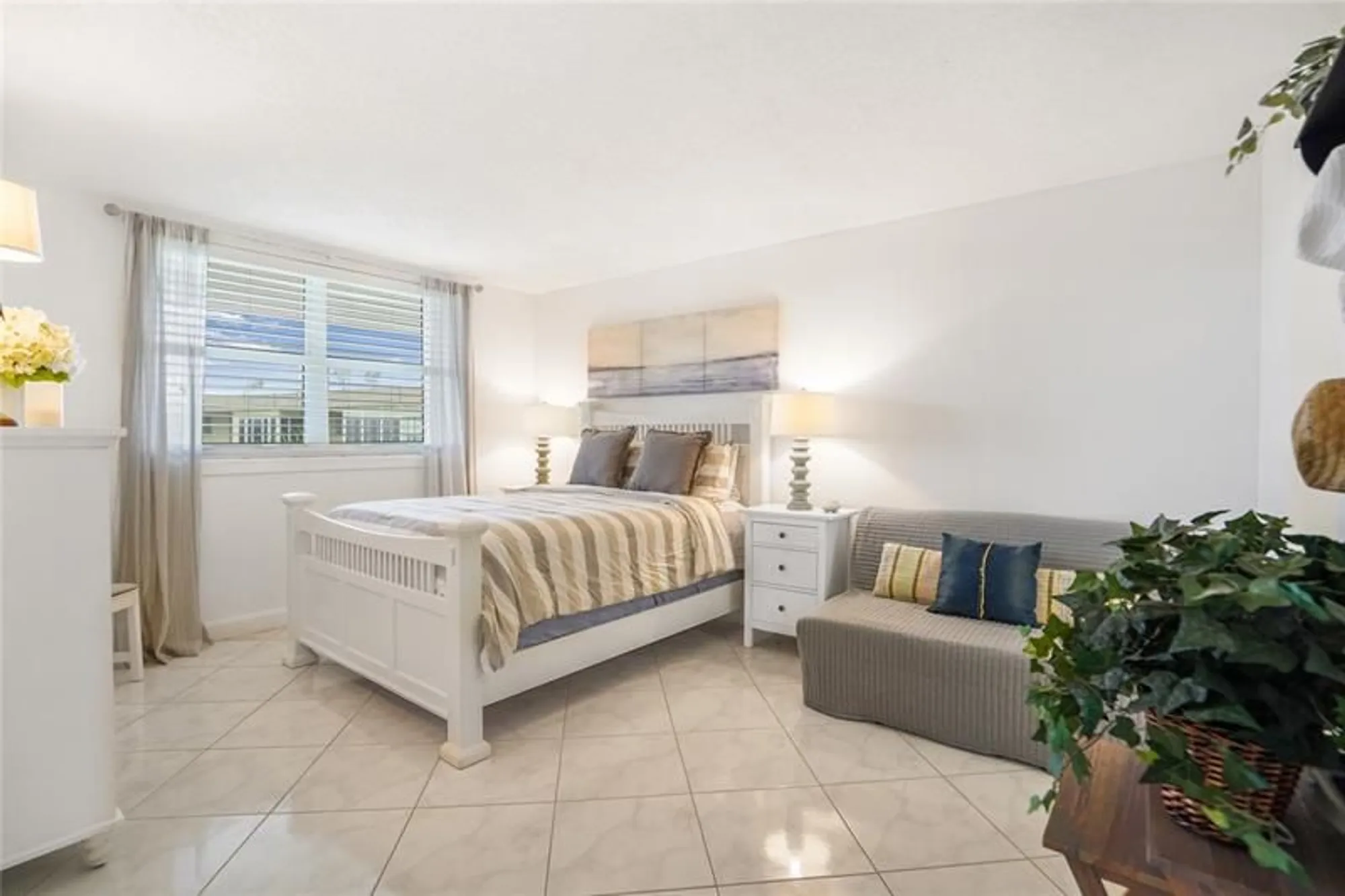 Property Slideshow image 6 of 24 | 3051 nw 46th ave 407, Lauderdale Lakes, FL, 33313