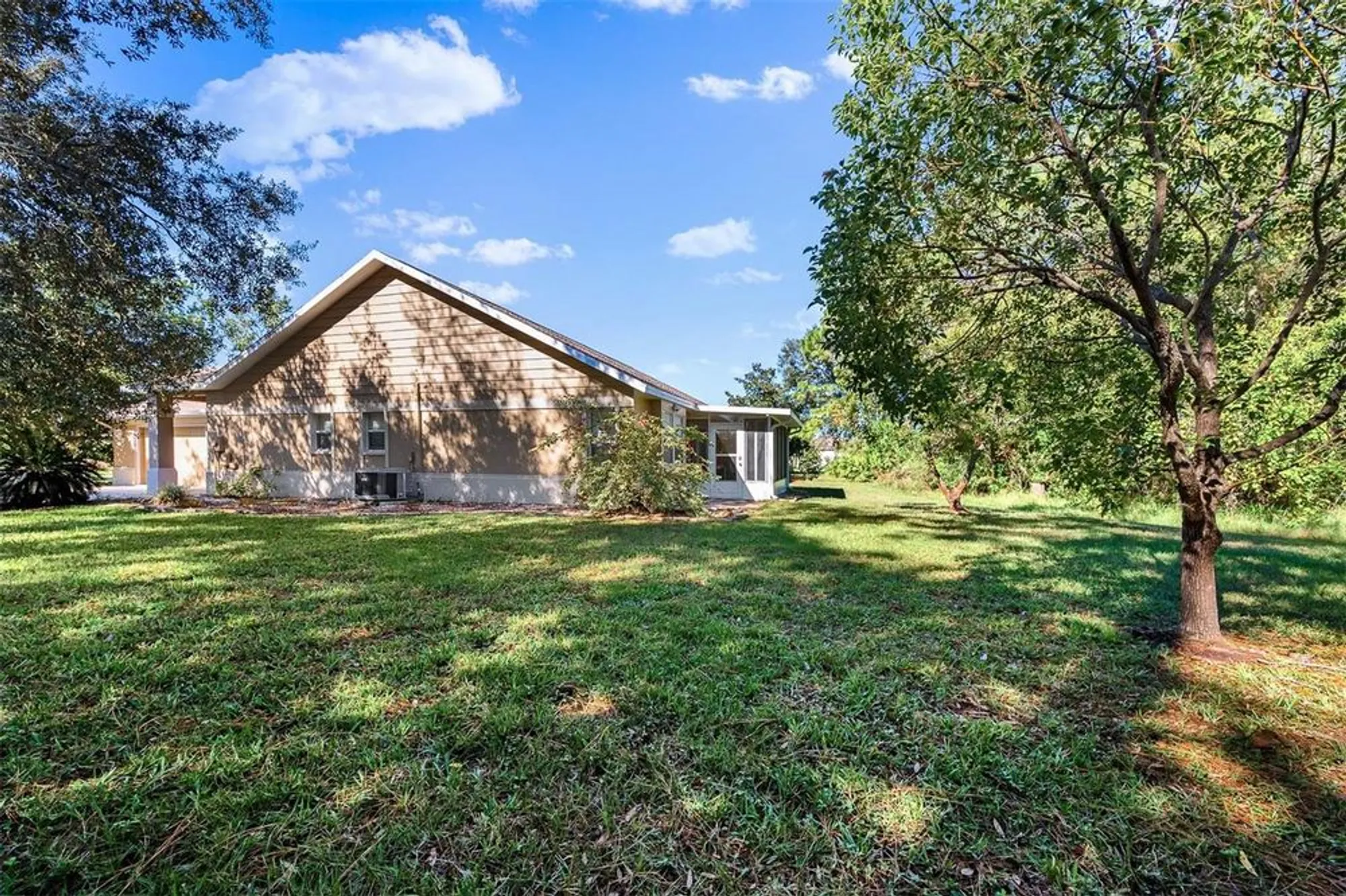 Property Slideshow image 17 of 28 | 9443 burnam dr, Weeki Wachee, FL, 34613