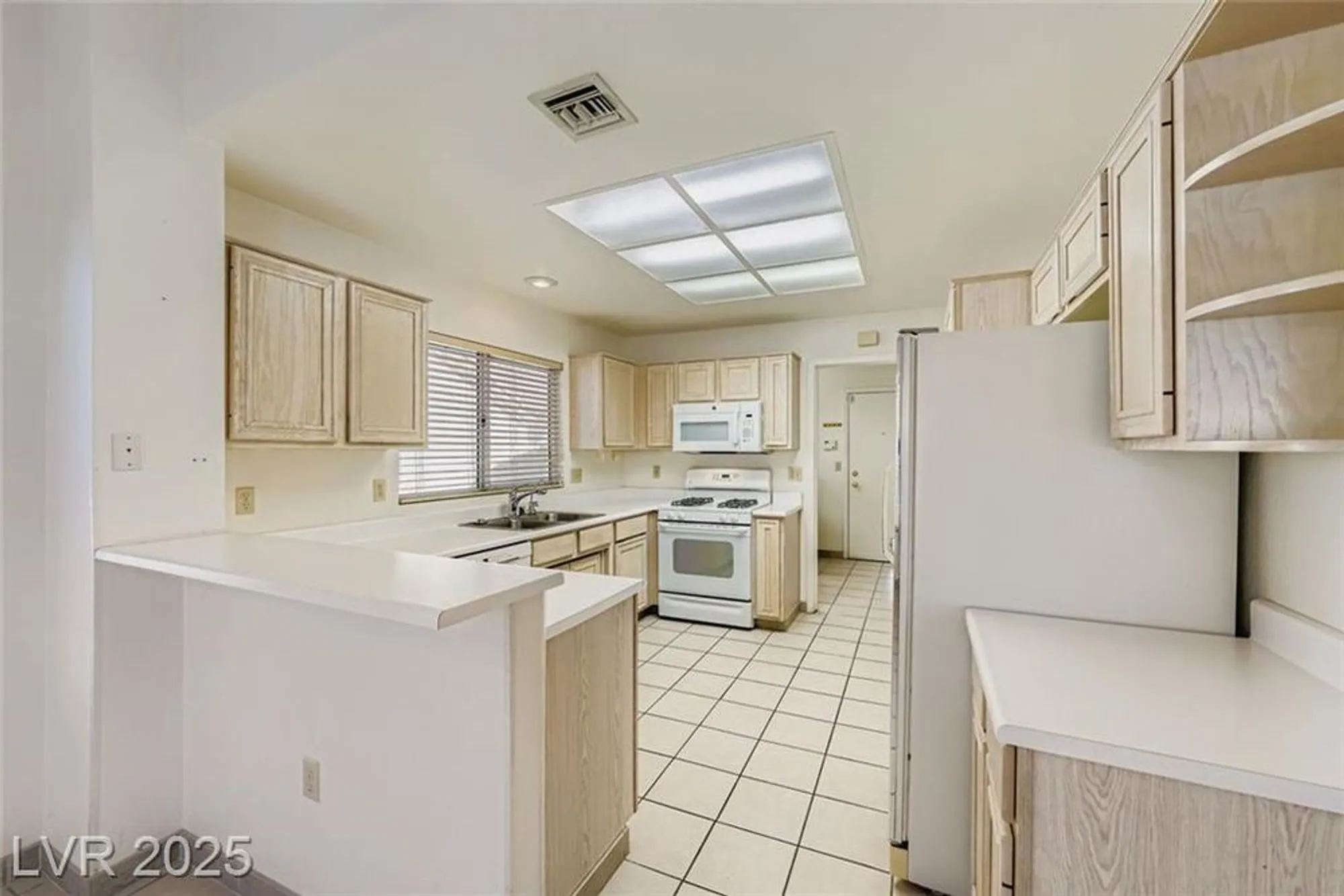 Property Slideshow image 10 of 38 | 8524 gull dr, Las Vegas, NV, 89134