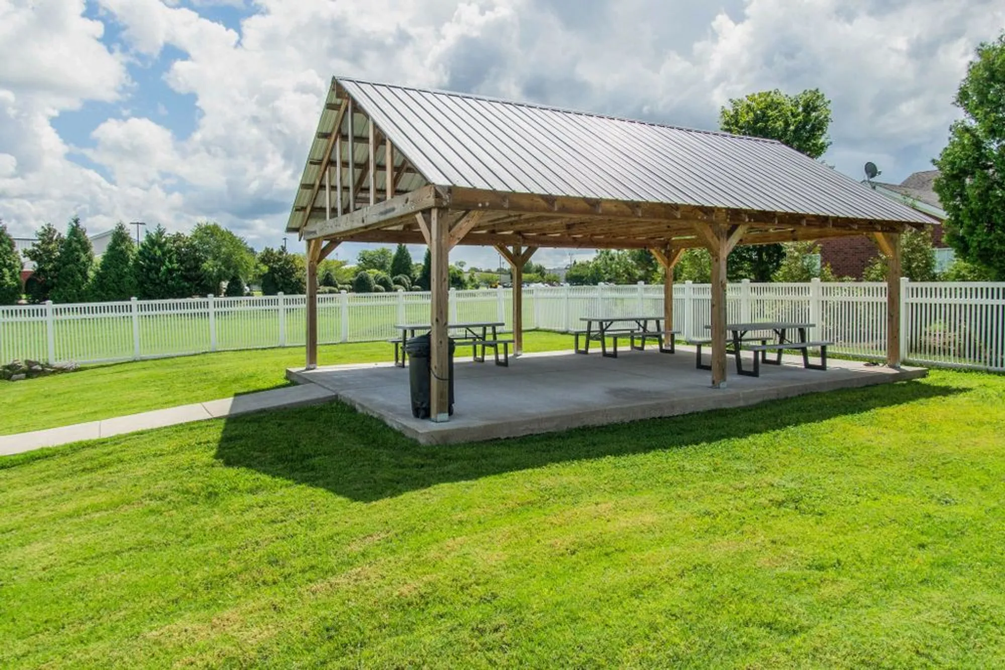 Property Slideshow image 31 of 36 | 327 forest glen cir, Murfreesboro, TN, 37128