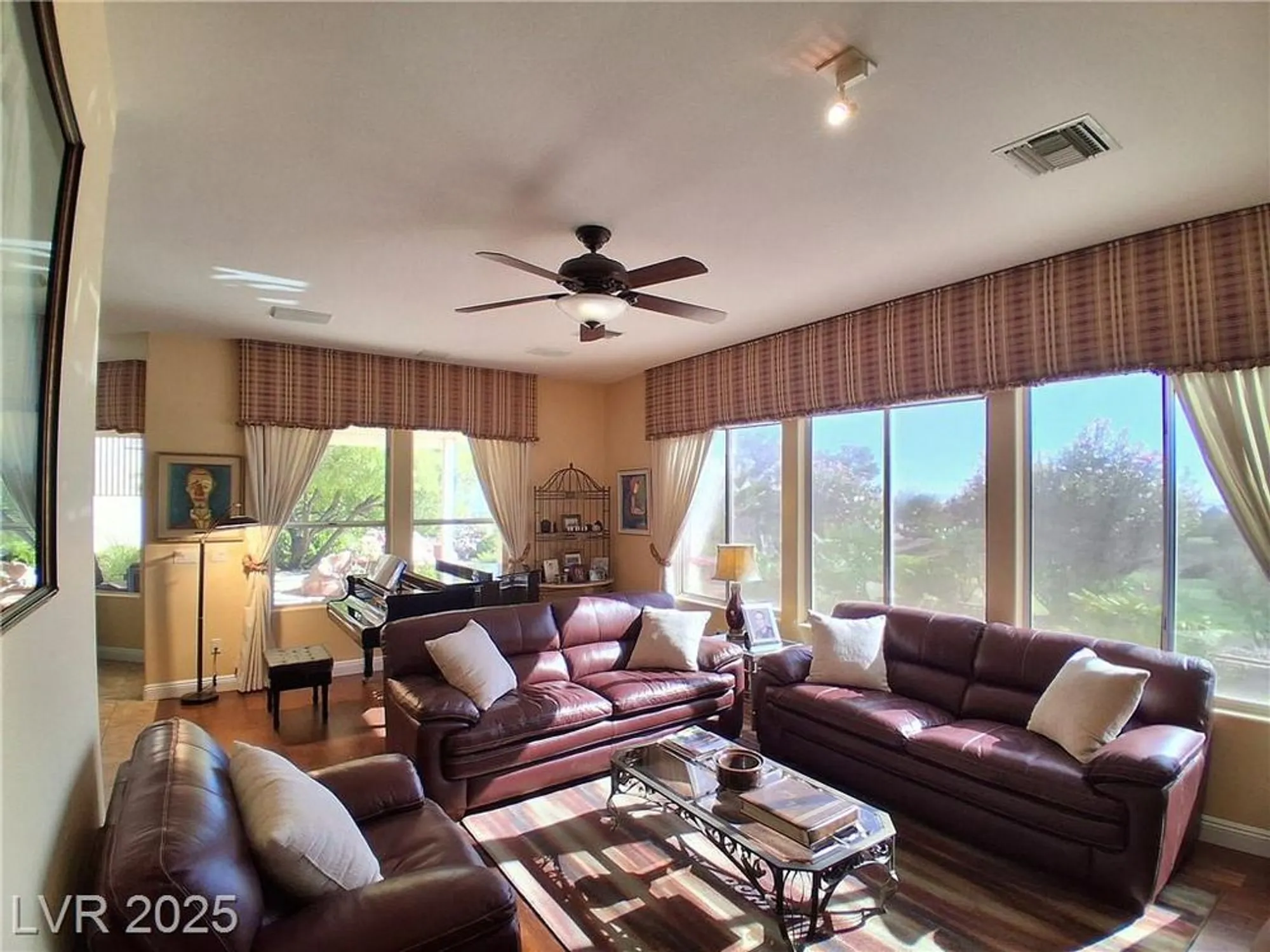 Property Slideshow image 10 of 43 | 3140 darby falls dr, Las Vegas, NV, 89134