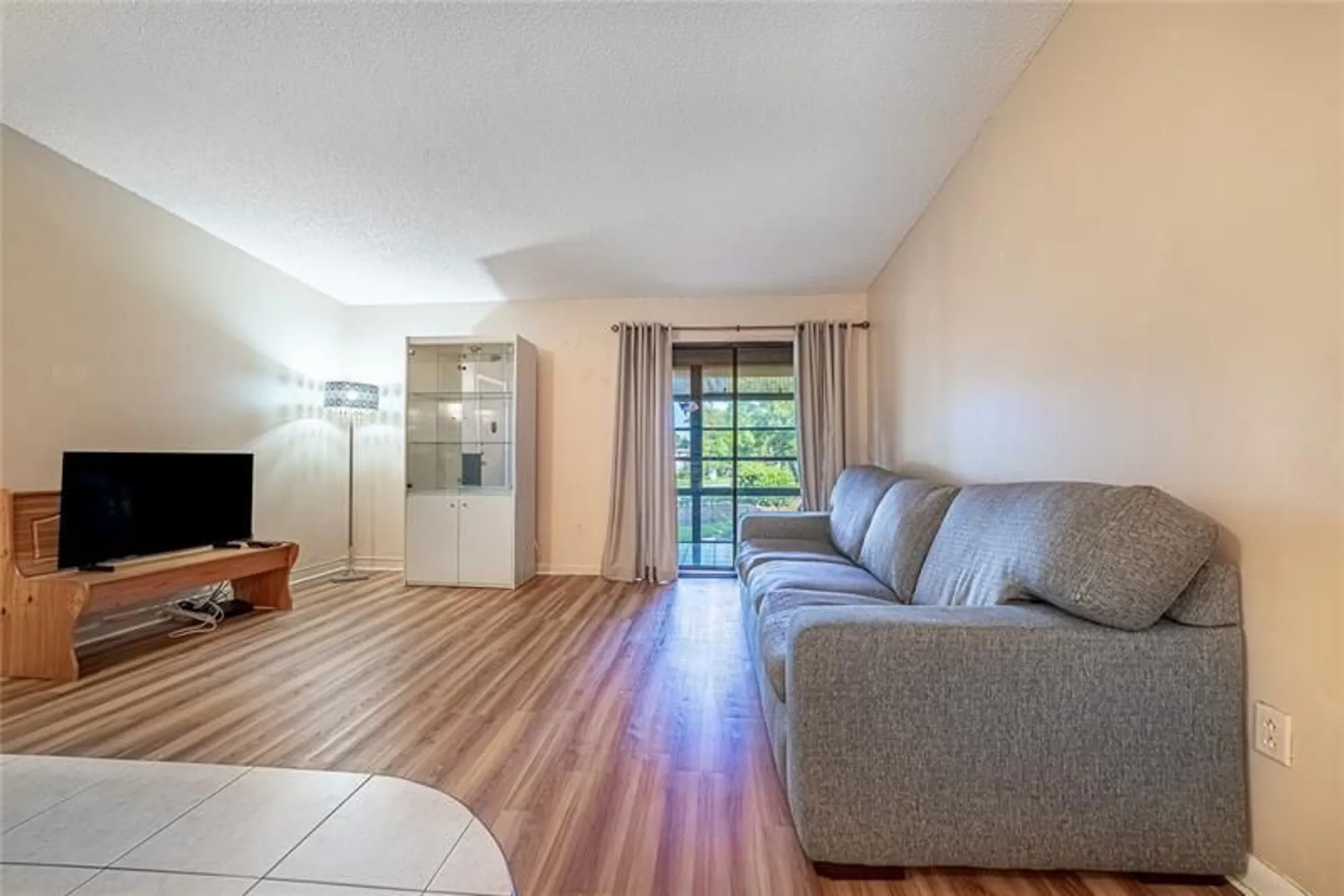 Property Slideshow image 8 of 29 | 9998 n belfort cir # 9998, Tamarac, FL, 33321