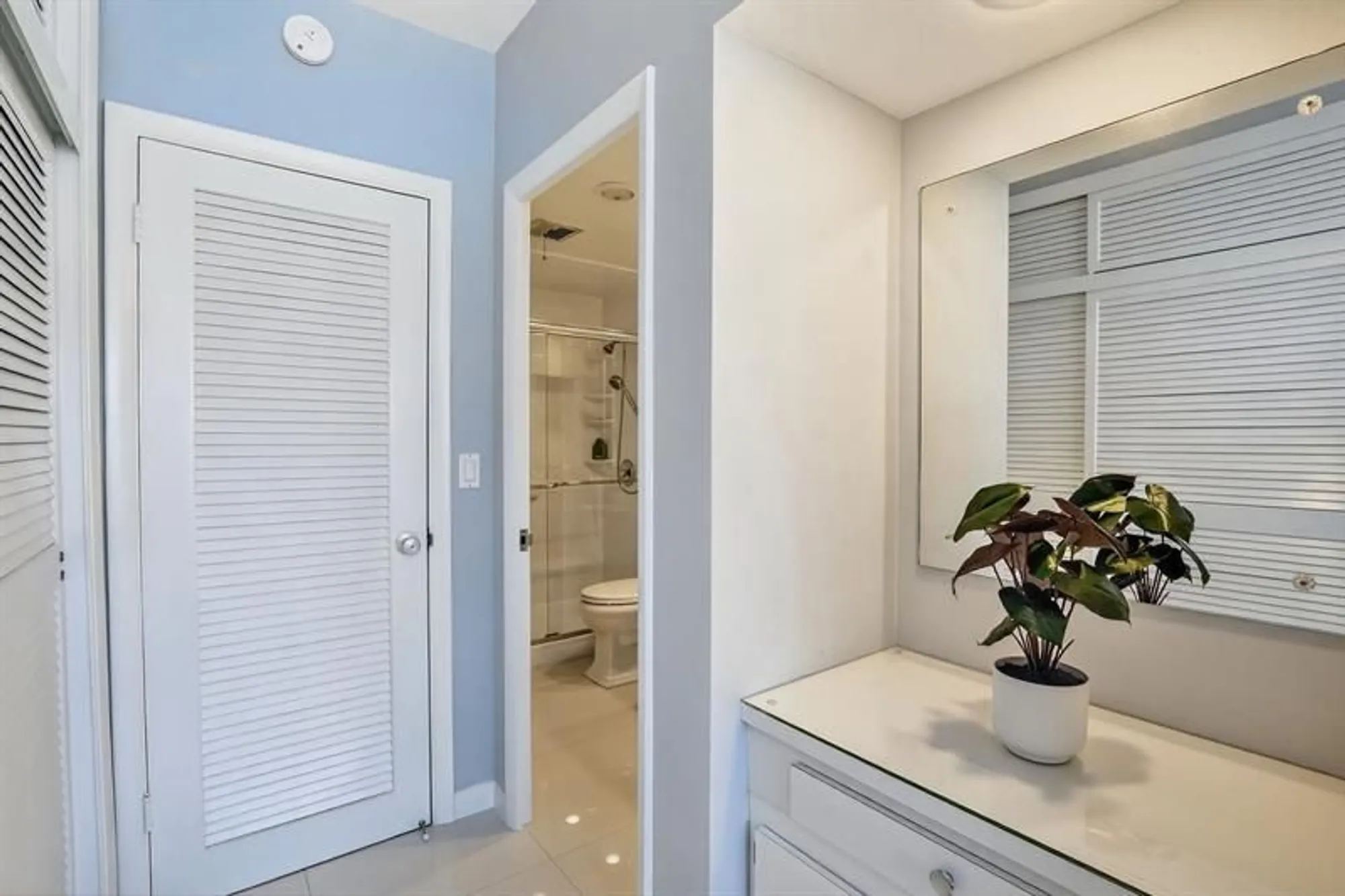 Property Slideshow image 13 of 28 | 3333 ne 34th st 209, Fort Lauderdale, FL, 33308