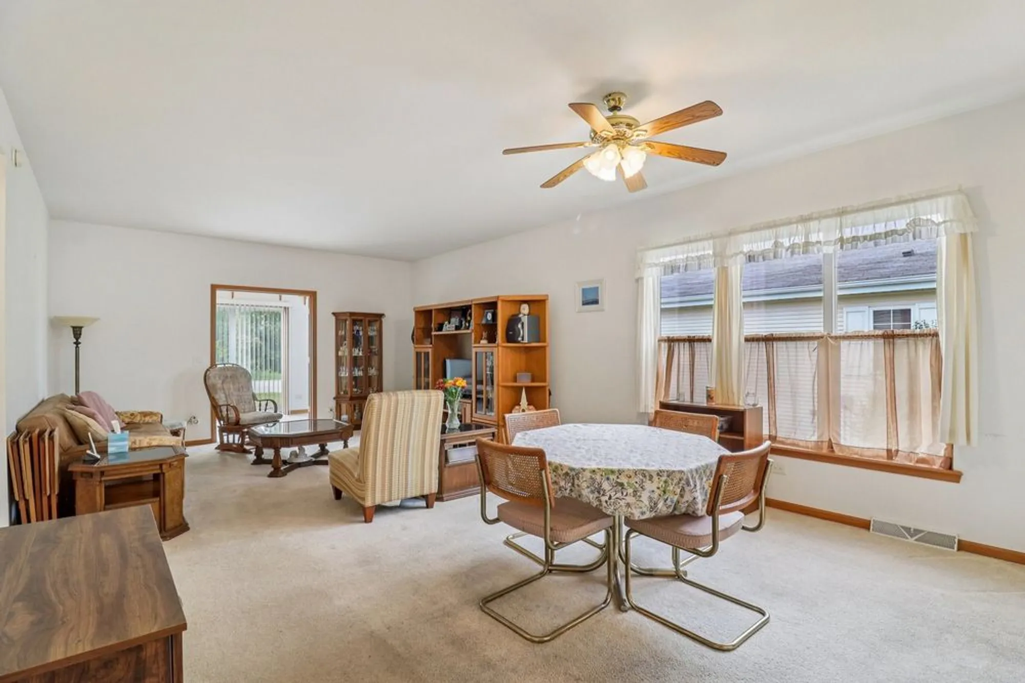 Property Slideshow image 8 of 33 | 3306 stakes ln, Grayslake, IL, 60030