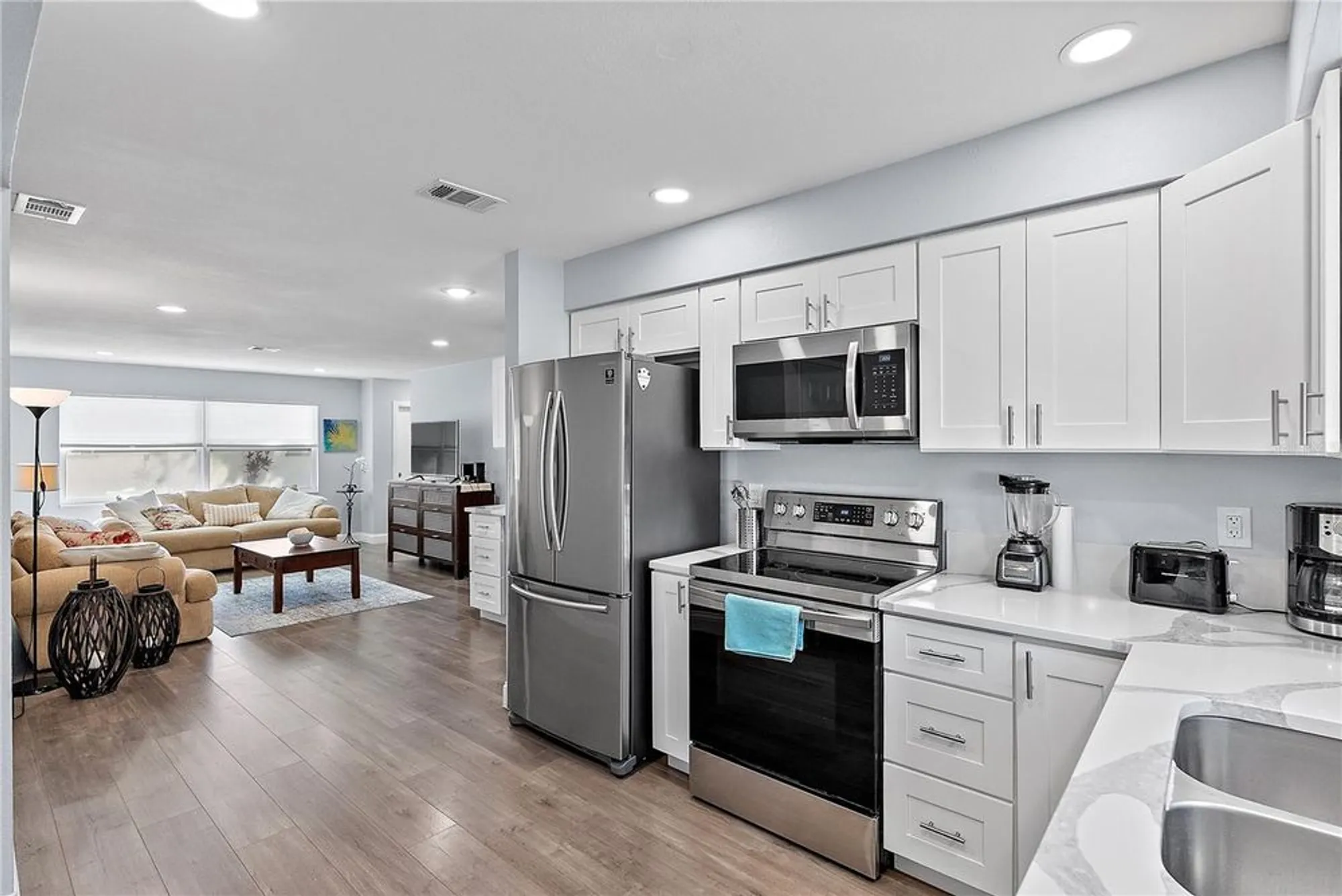 Property Slideshow image 8 of 27 | 6795 armand pl n # 4, Pinellas Park, FL, 33781