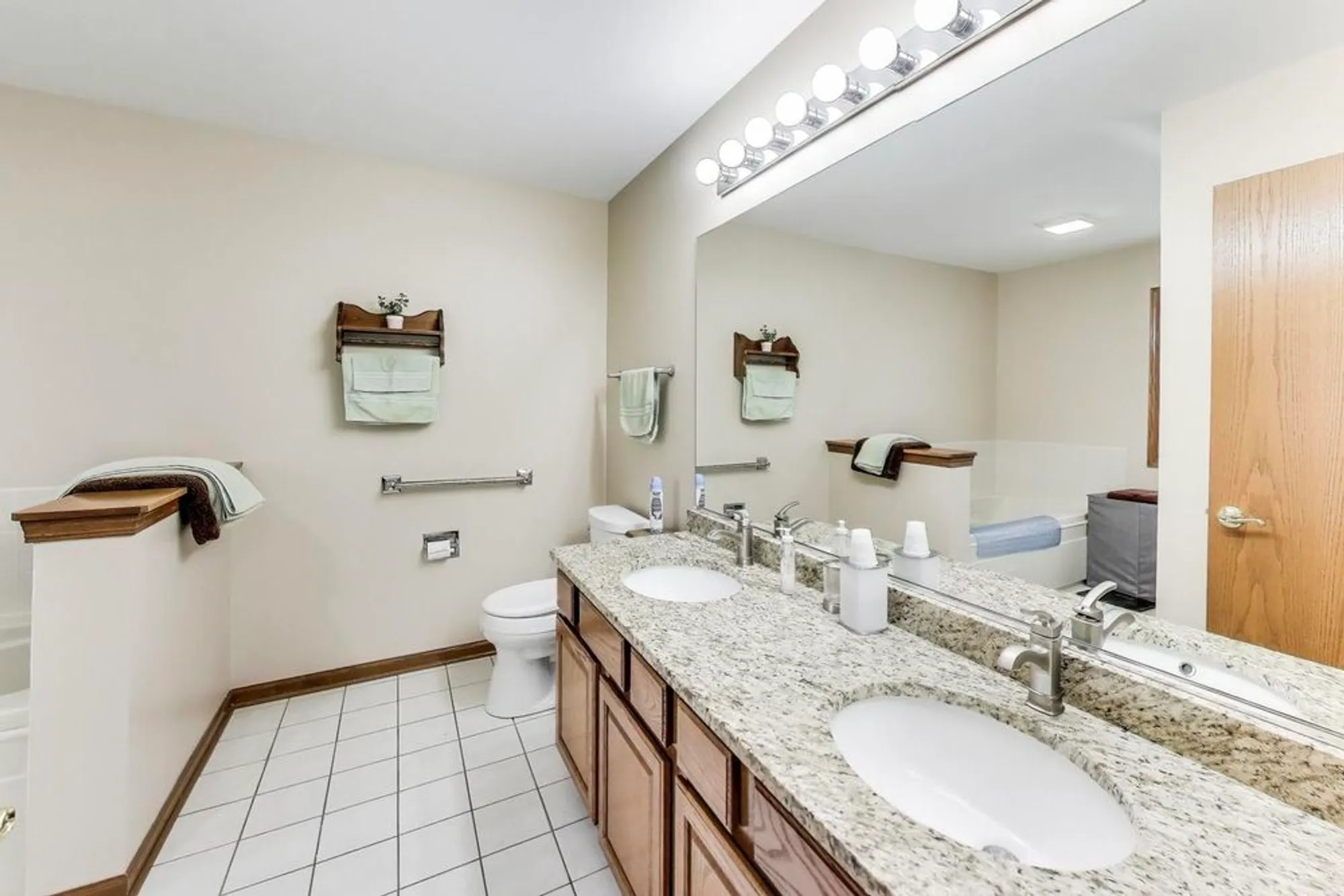 Property Slideshow image 18 of 44 | 13453 tall pines ln, Plainfield, IL, 60544