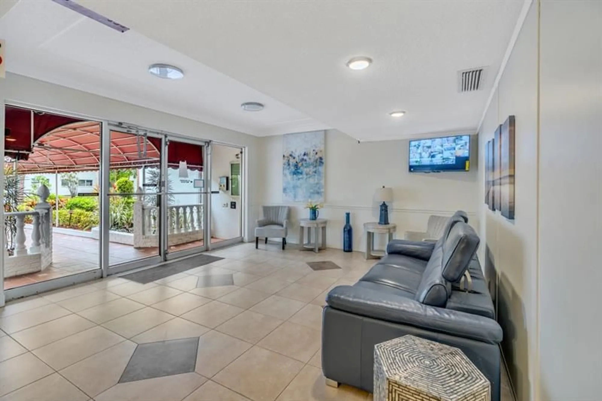 Property Slideshow image 33 of 46 | 4750 nw 22nd ct 417, Lauderhill, FL, 33313