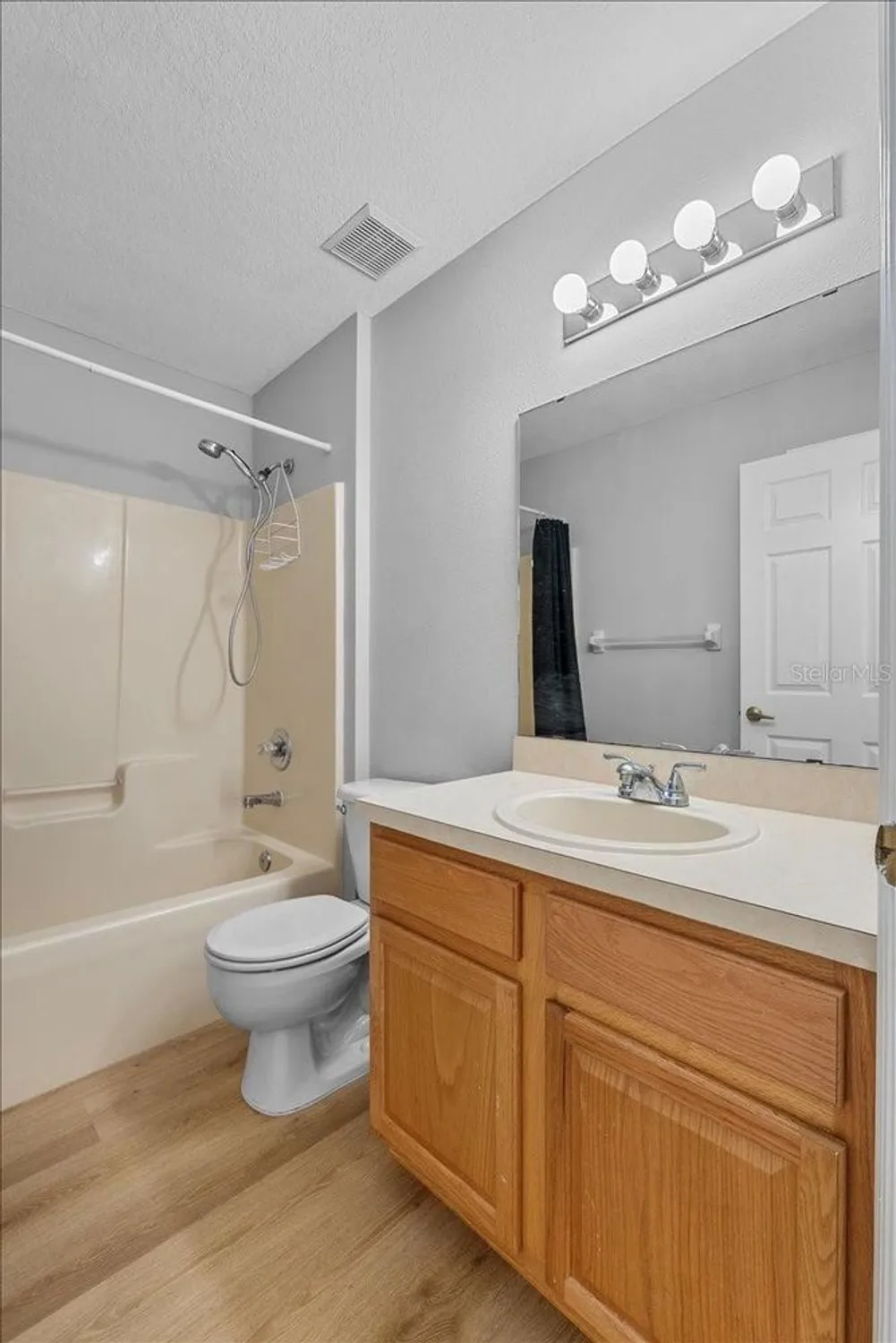 Property Slideshow image 25 of 51 | 4249 windchime ln, Lakeland, FL, 33811