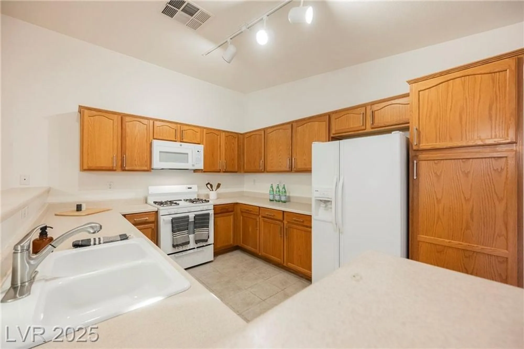 Property Slideshow image 4 of 22 | 4960 mascaro dr, Las Vegas, NV, 89122