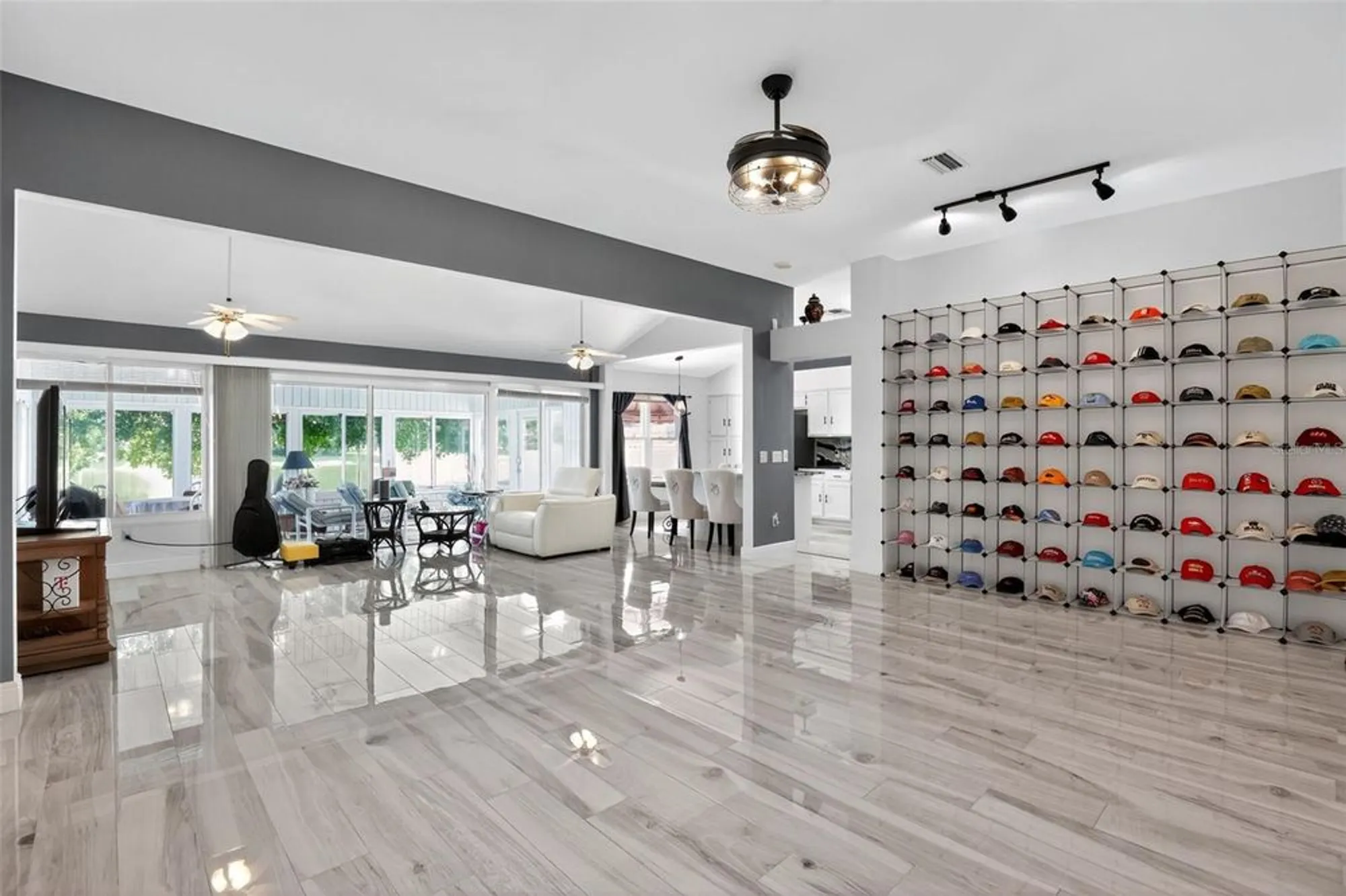 Property Slideshow image 11 of 32 | 411 del mar dr, Lady Lake, FL, 32159