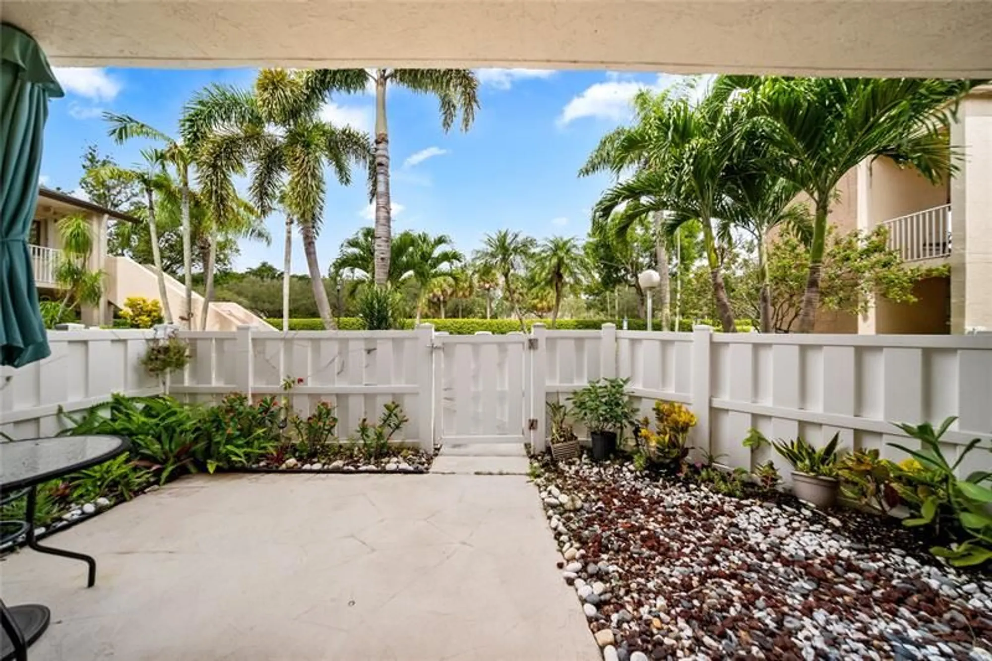 Property Slideshow image 3 of 35 | 7427 n devon dr 108, Tamarac, FL, 33321