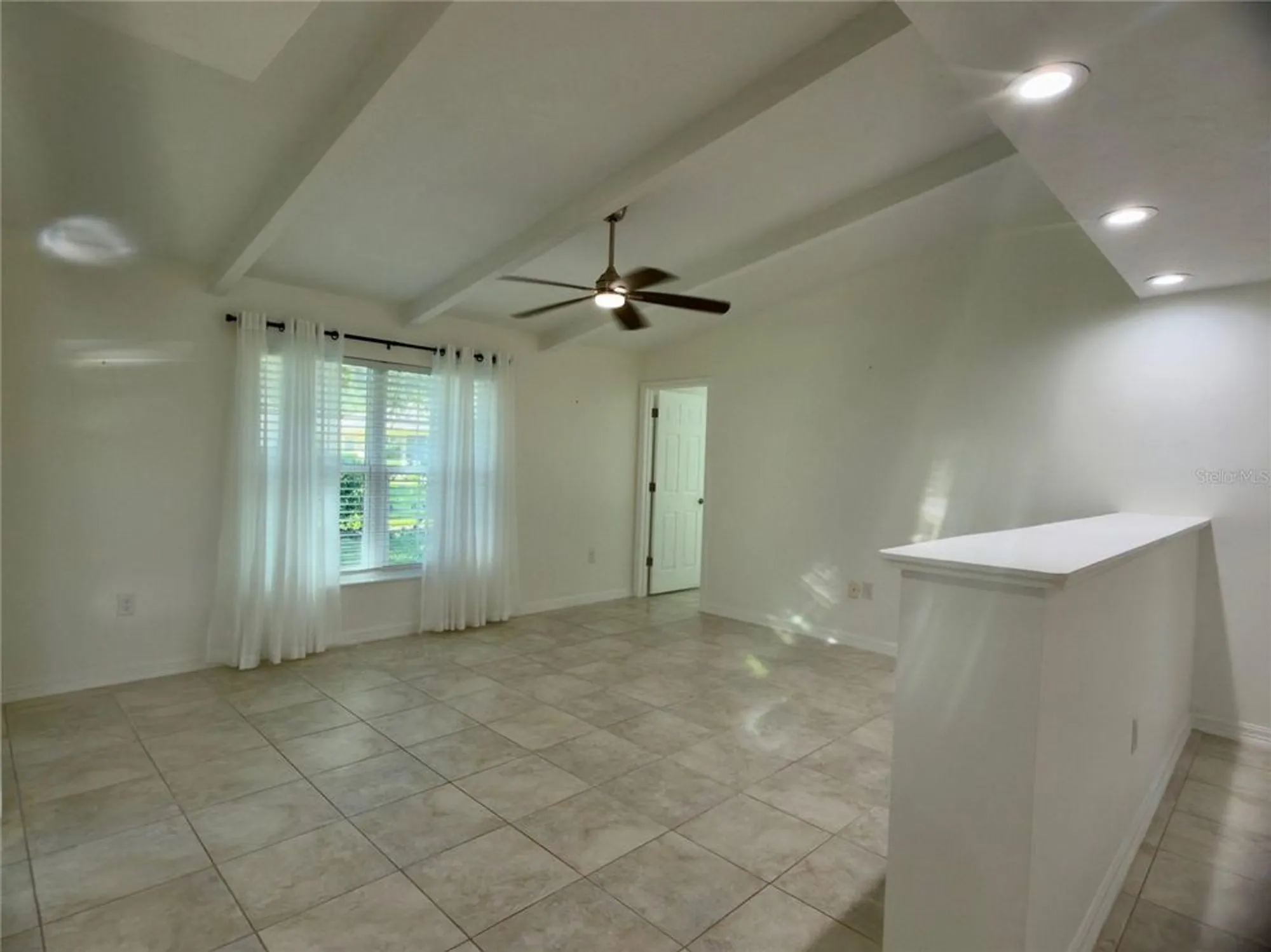 Property Slideshow image 11 of 23 | 4001 oakhurst dr 3119, Sarasota, FL, 34233