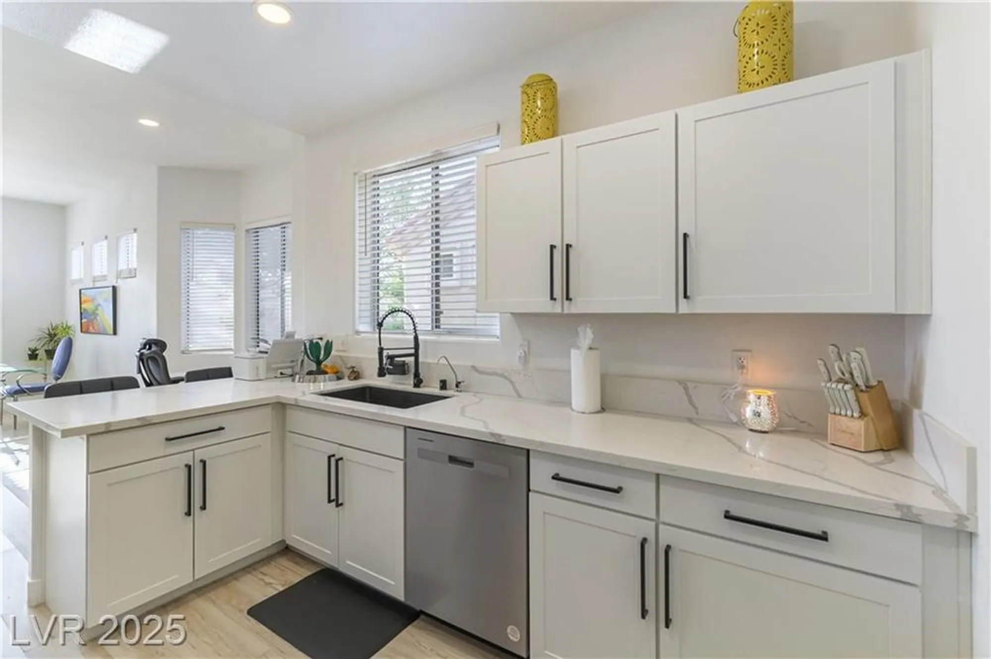 Property Slideshow image 9 of 27 | 2011 sun cliffs st, Las Vegas, NV, 89134