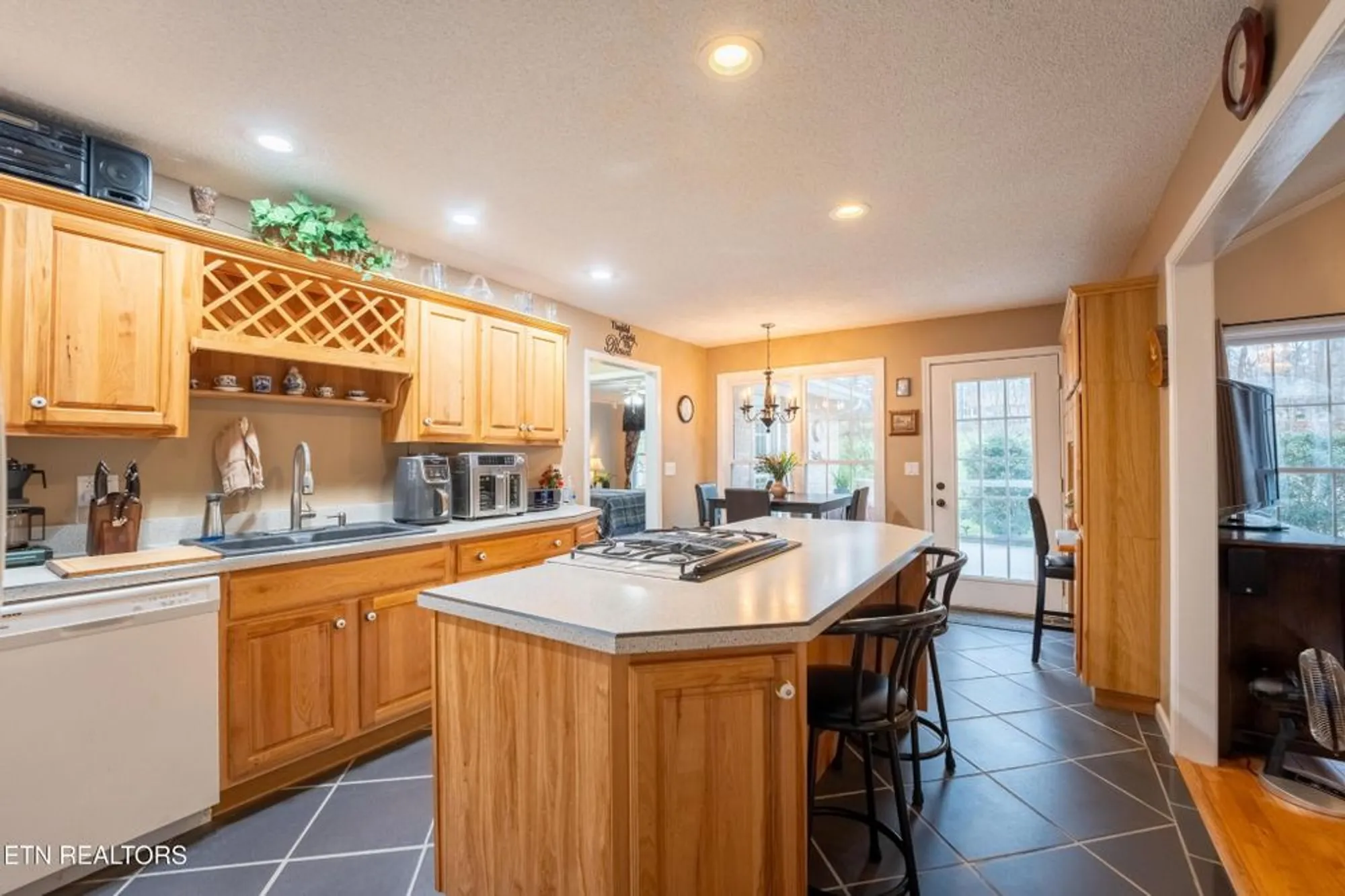 Property Slideshow image 15 of 48 | 31 oakcrest ct, Crossville, TN, 38558