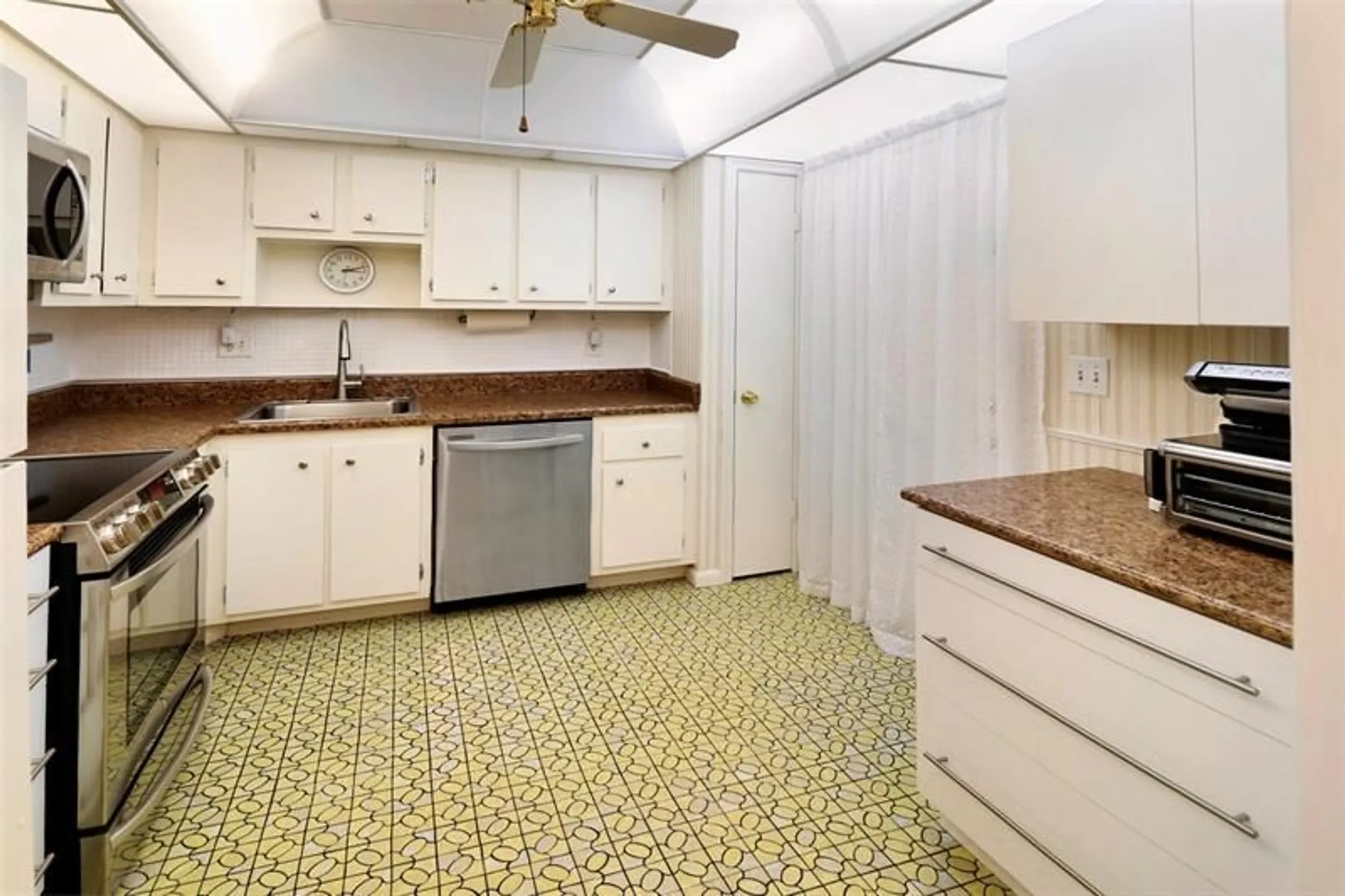 Property Slideshow image 21 of 31 | 4751 nw 21st st 209, Lauderhill, FL, 33313