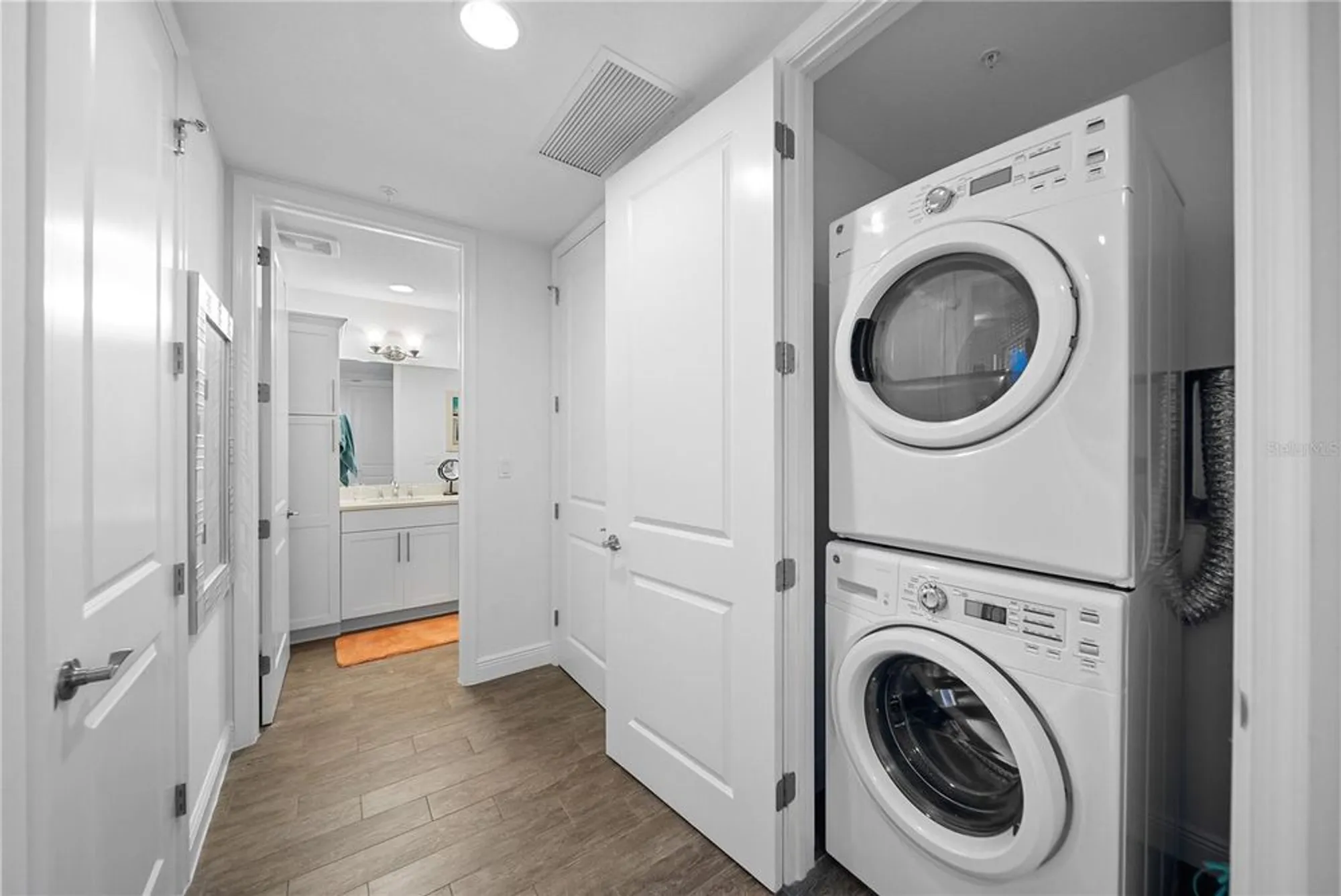 Property Slideshow image 40 of 72 | 391 aruba cir 303, Bradenton, FL, 34209