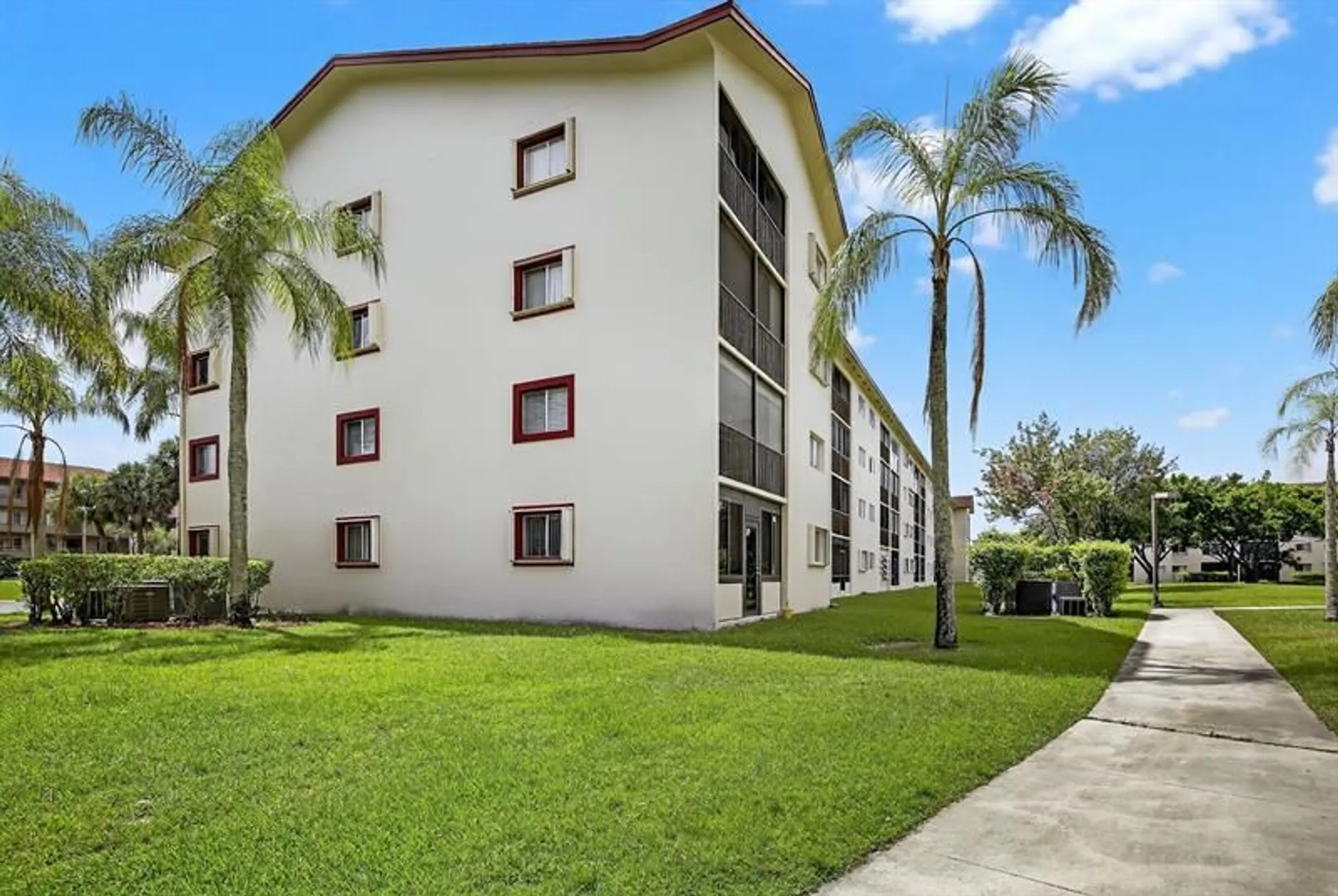 Property Slideshow image 10 of 39 | 1600 sw 127th way, Pembroke Pines, FL, 33027