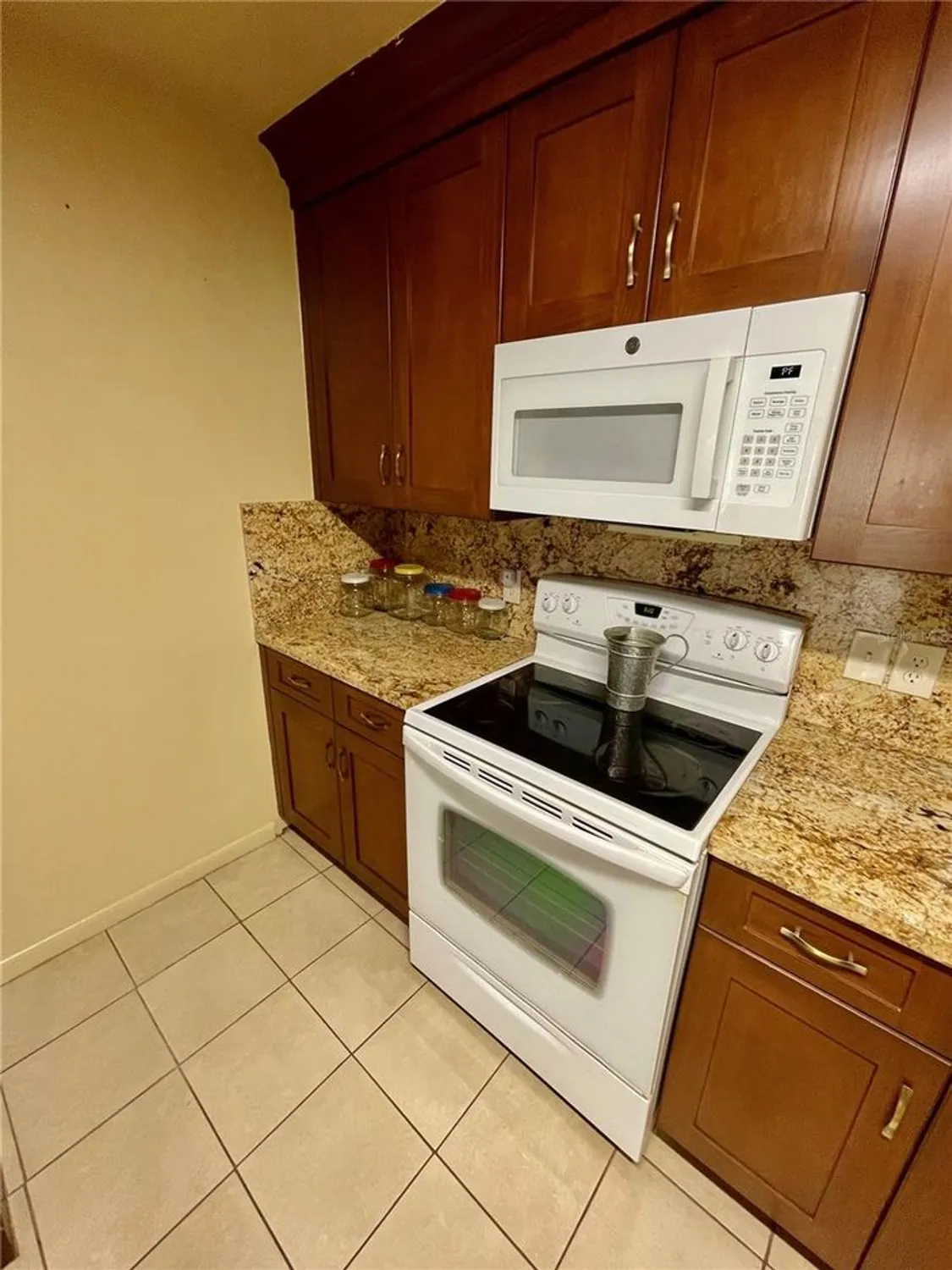 Property Slideshow image 14 of 59 | 1690 colonnades cir, Lakeland, FL, 33811