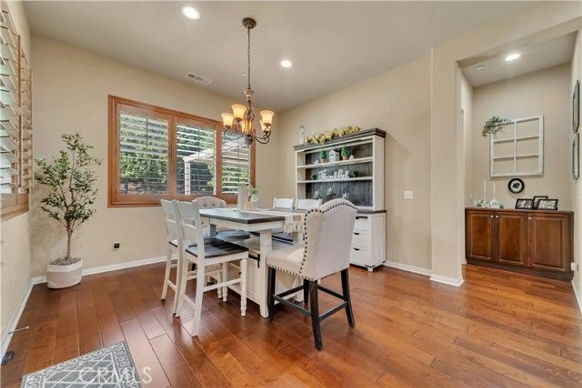 Property Slideshow image 12 of 36 | 14006 sandstone peak dr, Bakersfield, CA, 93306