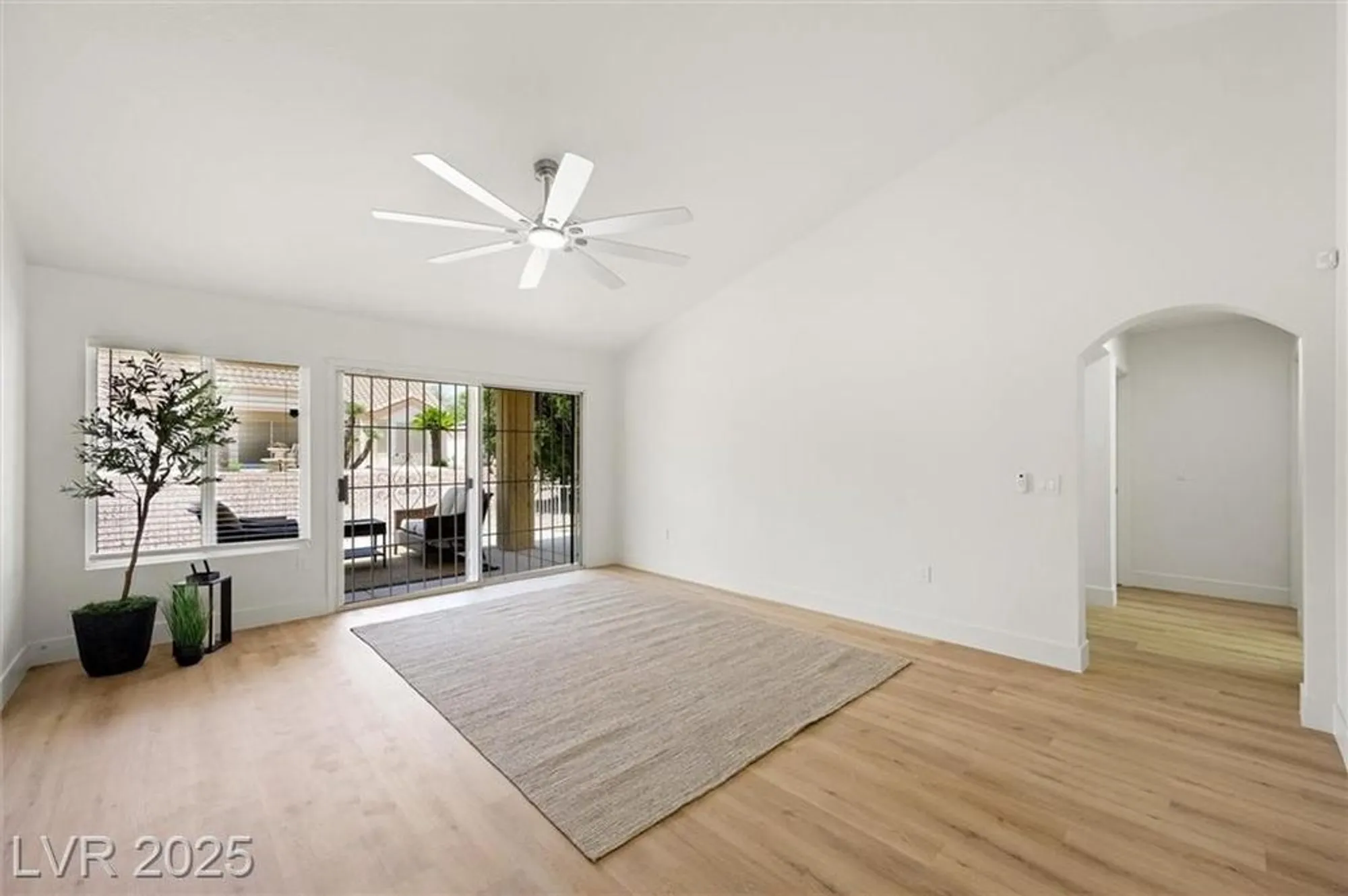 Property Slideshow image 4 of 40 | 2517 desert sands dr, Las Vegas, NV, 89134