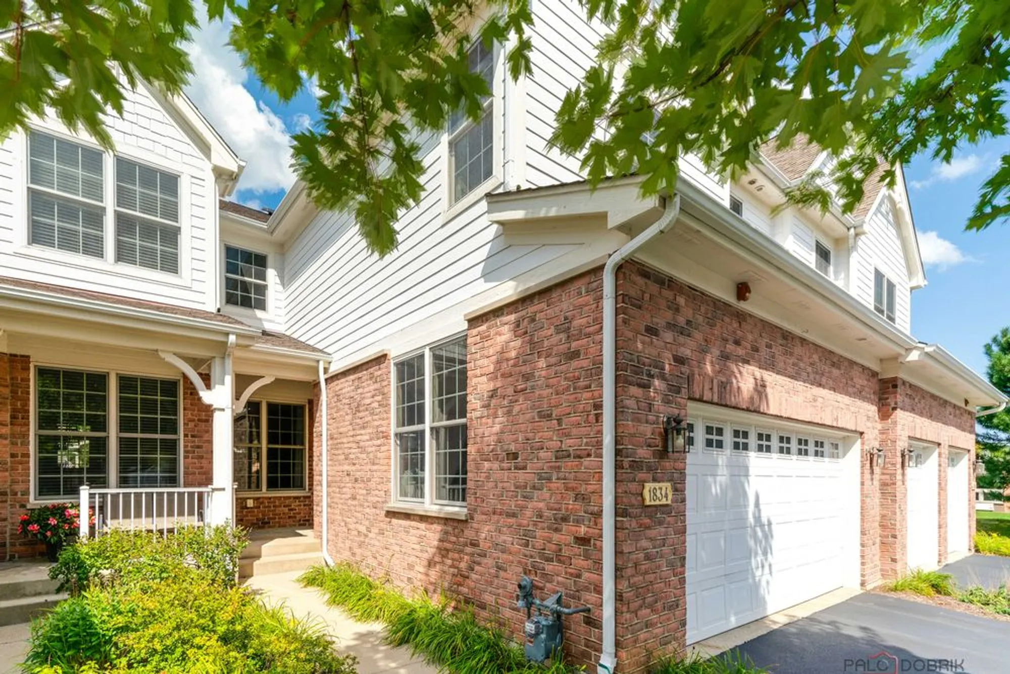 Property Slideshow image 2 of 36 | 1834 torrey pkwy, Libertyville, IL, 60048