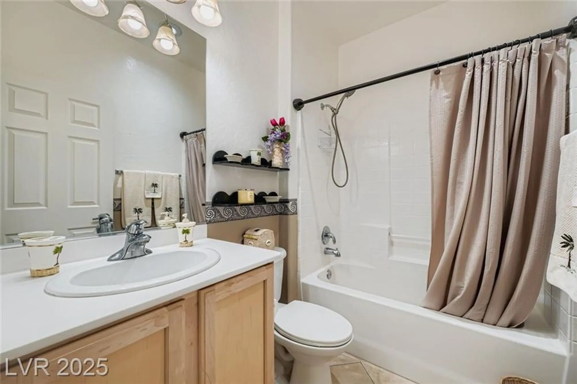 Property Slideshow image 23 of 29 | 2404 willow wren dr, North Las Vegas, NV, 89084