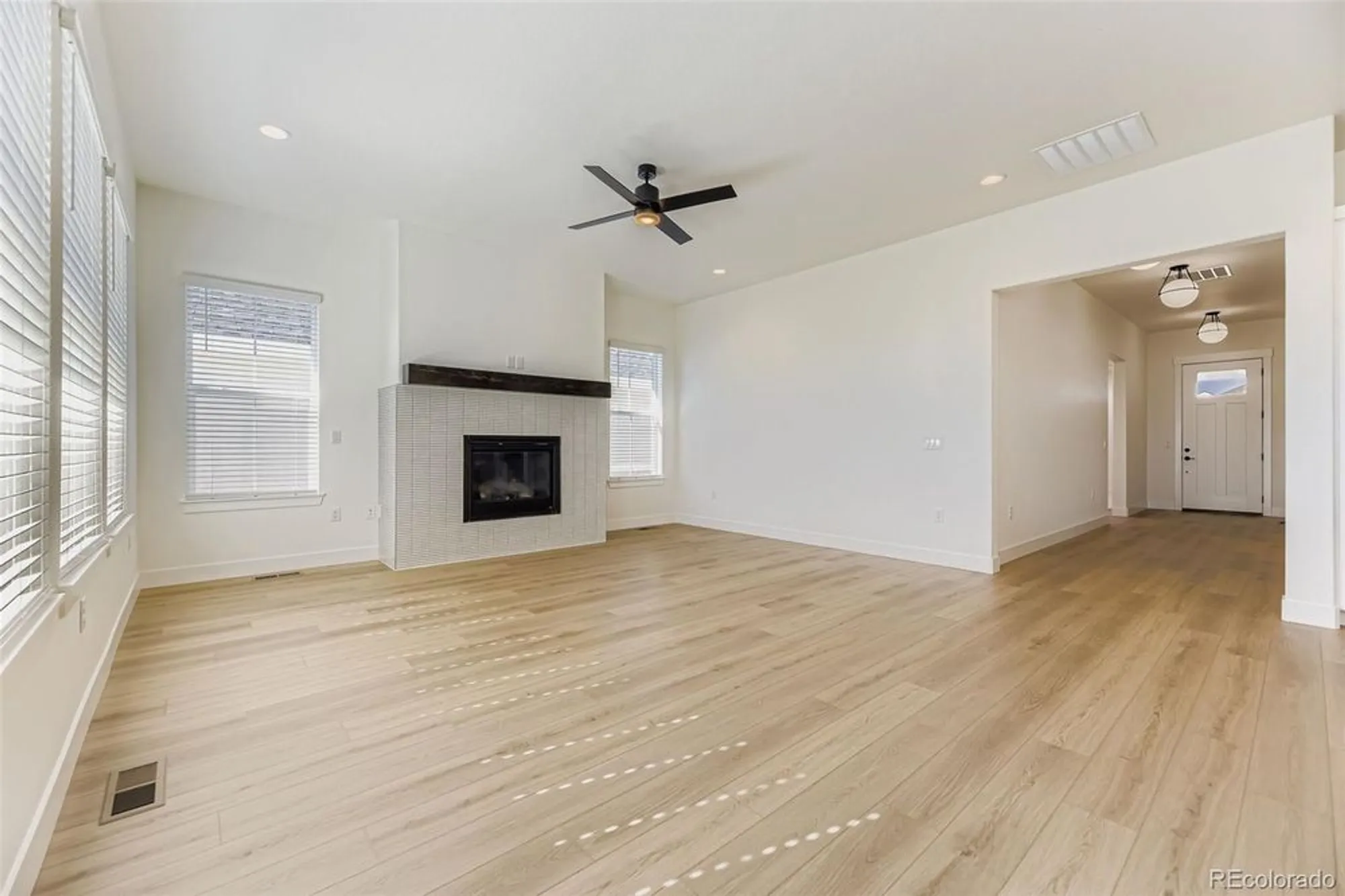 Property Slideshow image 5 of 28 | 9046 s shawnee ct, Aurora, CO, 80016