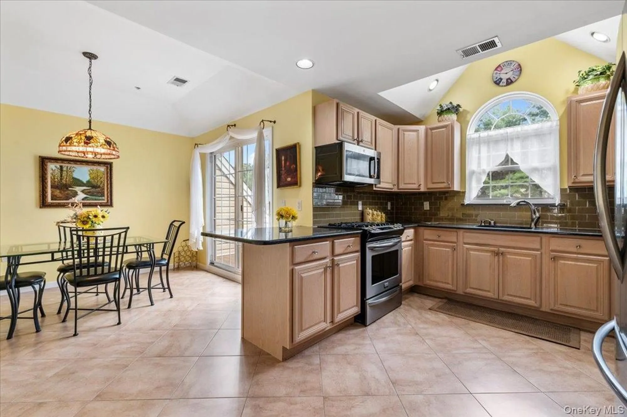 Property Slideshow image 9 of 27 | 108 joseph ln, Dix Hills, NY, 11746