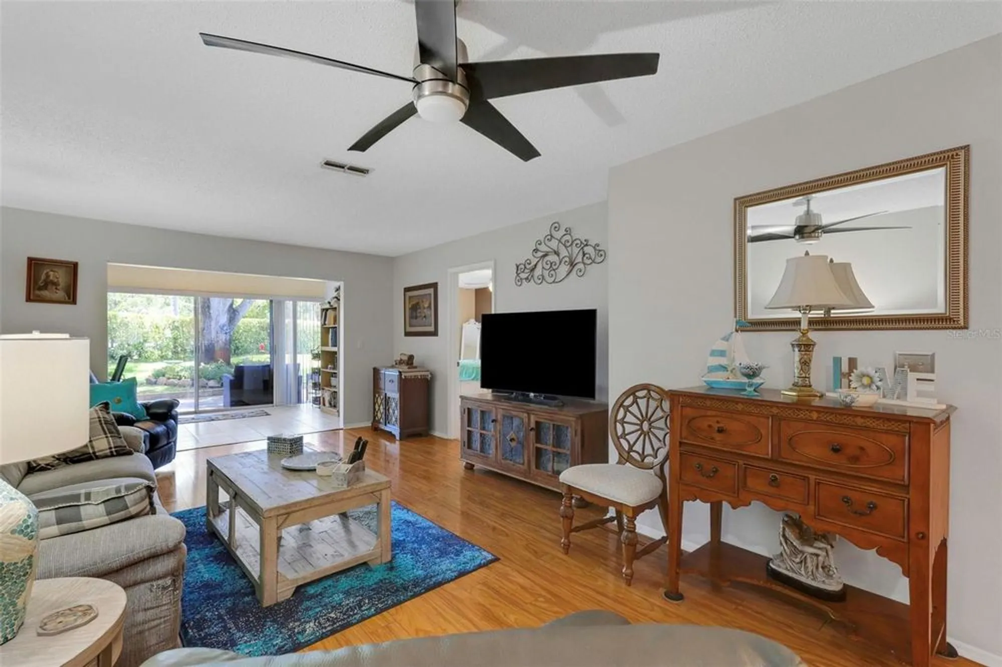 Property Slideshow image 10 of 37 | 1011 dunrobin dr b, Palm Harbor, FL, 34684