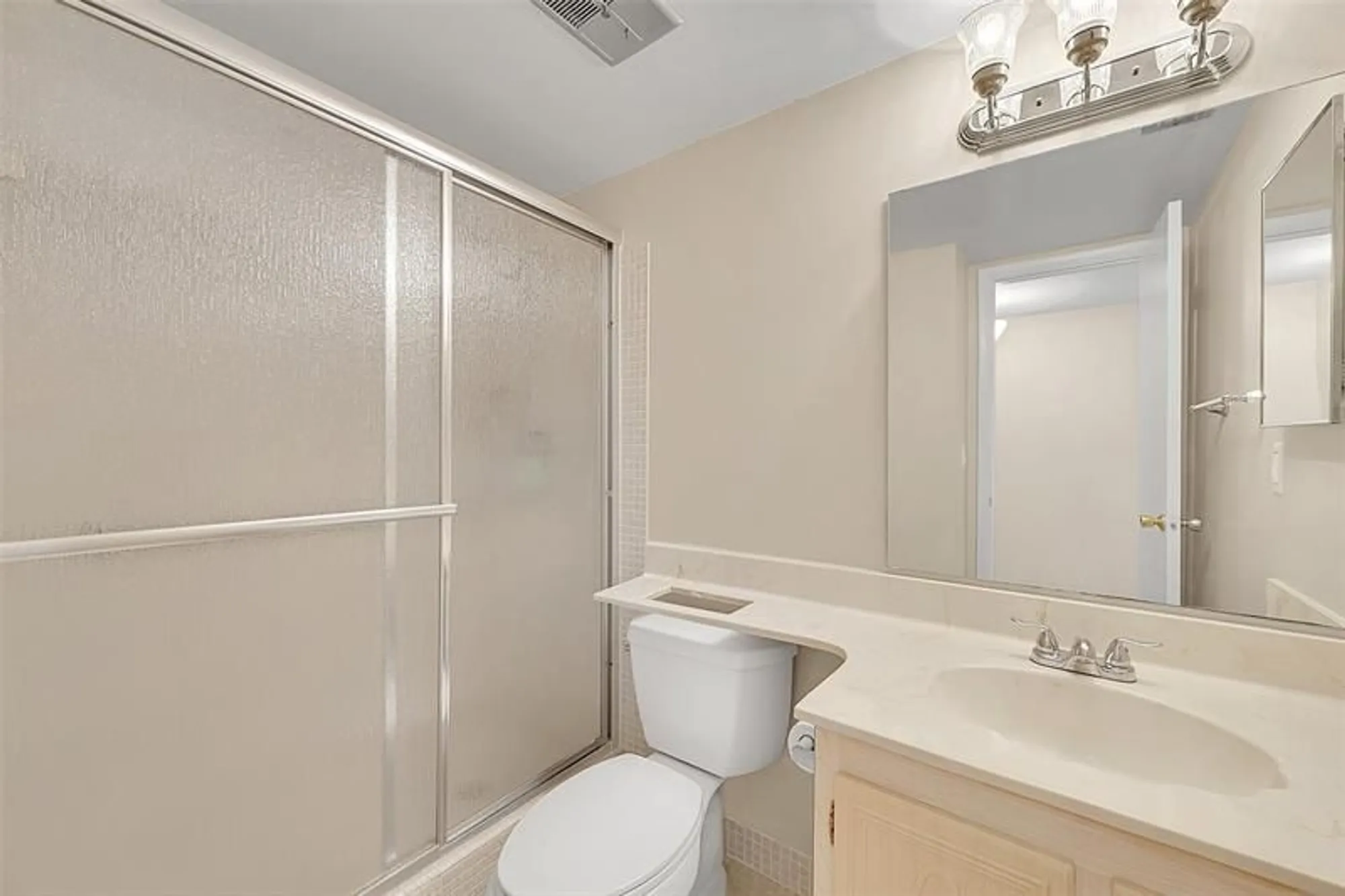 Property Slideshow image 14 of 42 | 23 abbey ln 202, Delray Beach, FL, 33446