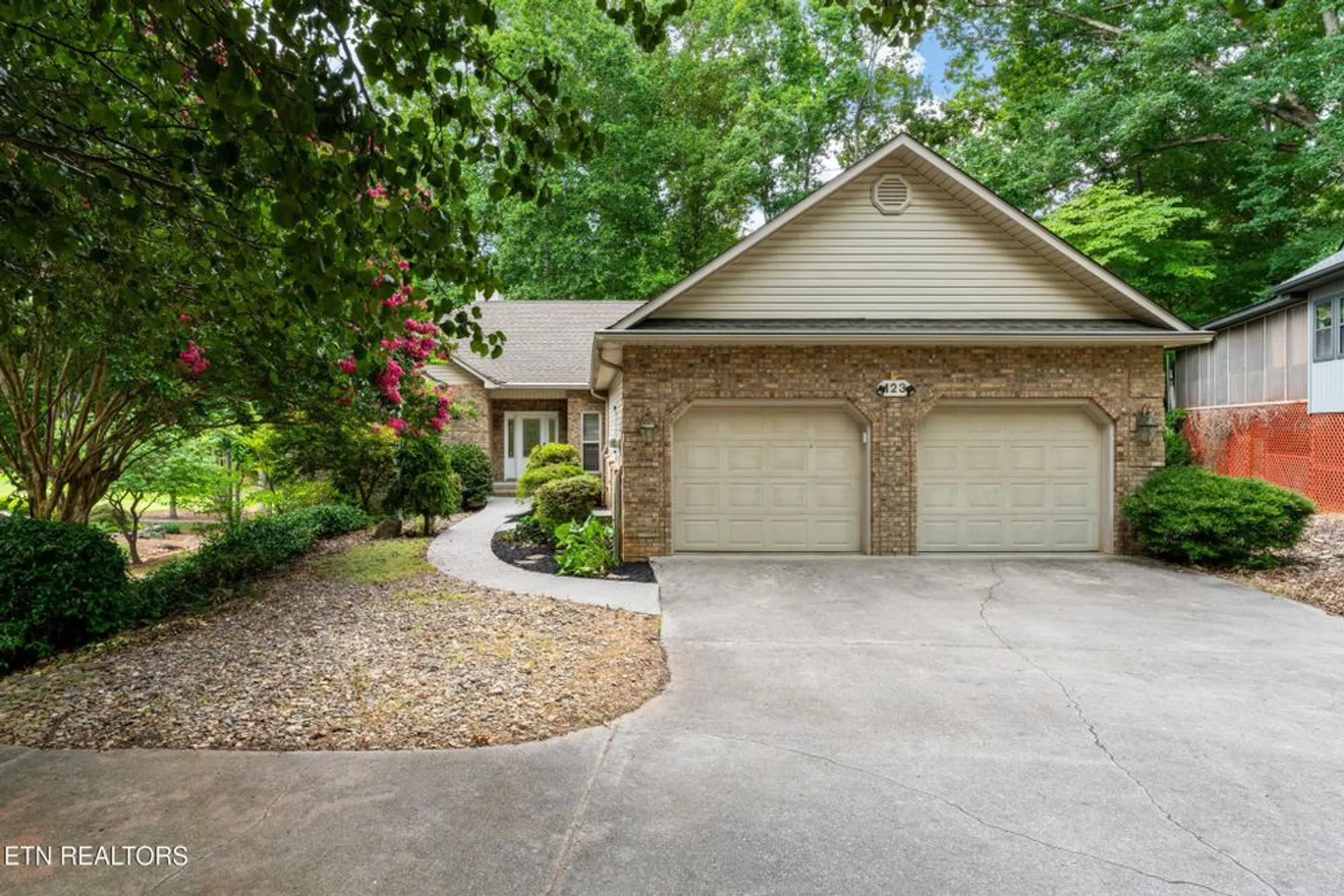 Property Slideshow image 1 of 58 | 123 inata cir, Loudon, TN, 37774