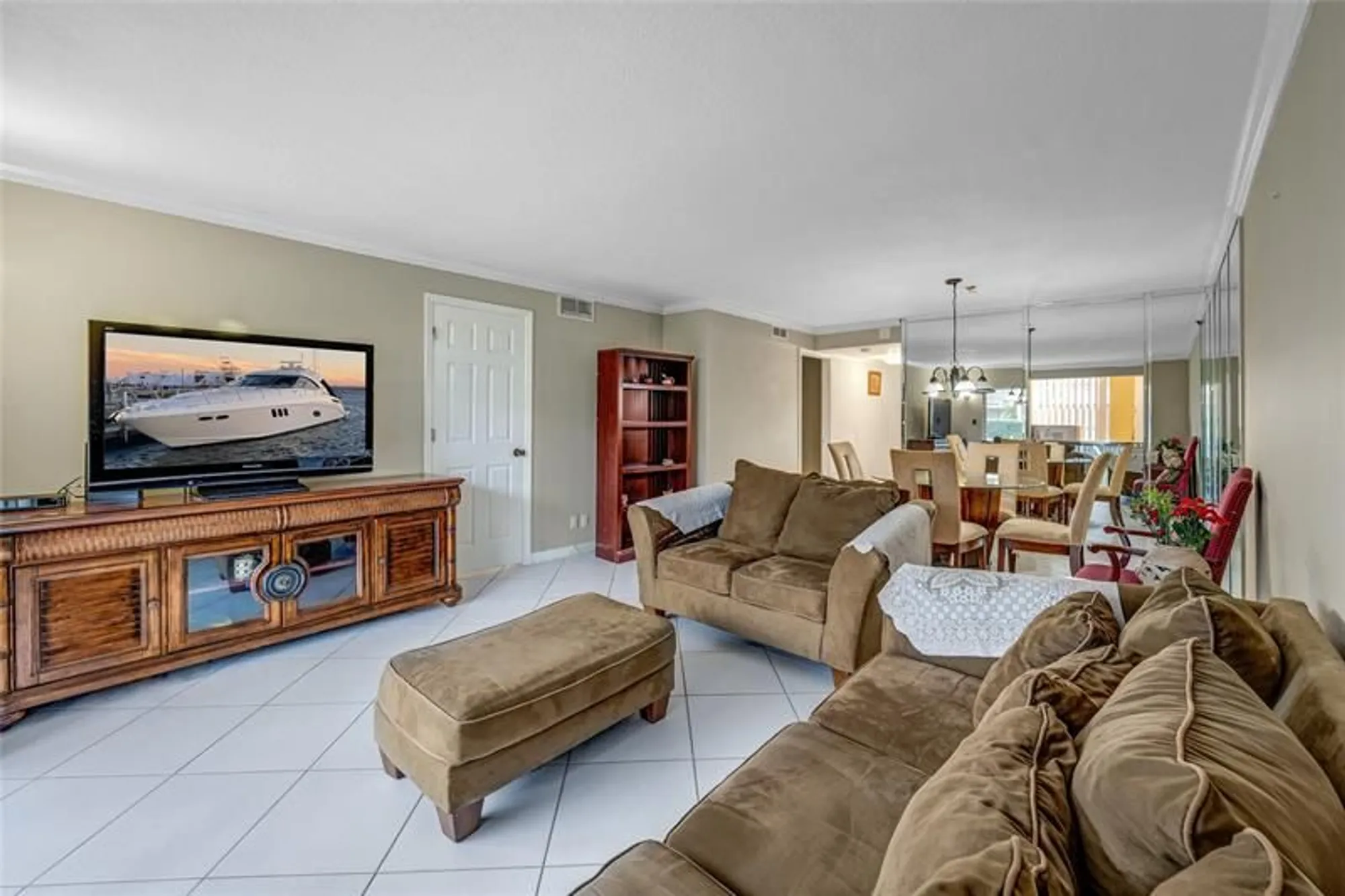 Property Slideshow image 10 of 21 | 3774 inverrary blvd apt 104p, Lauderhill, FL, 33319