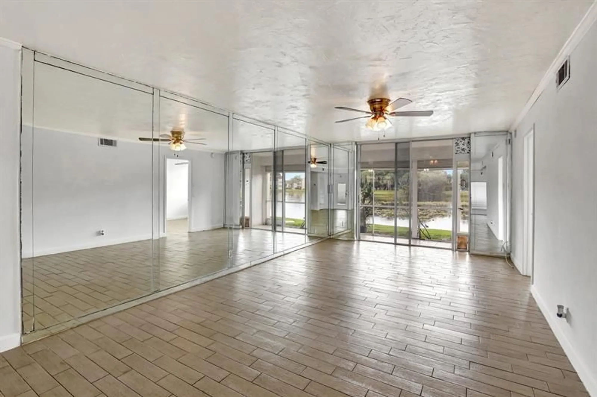 Property Slideshow image 4 of 16 | 9400 n hollybrook lake dr 105, Pembroke Pines, FL, 33025