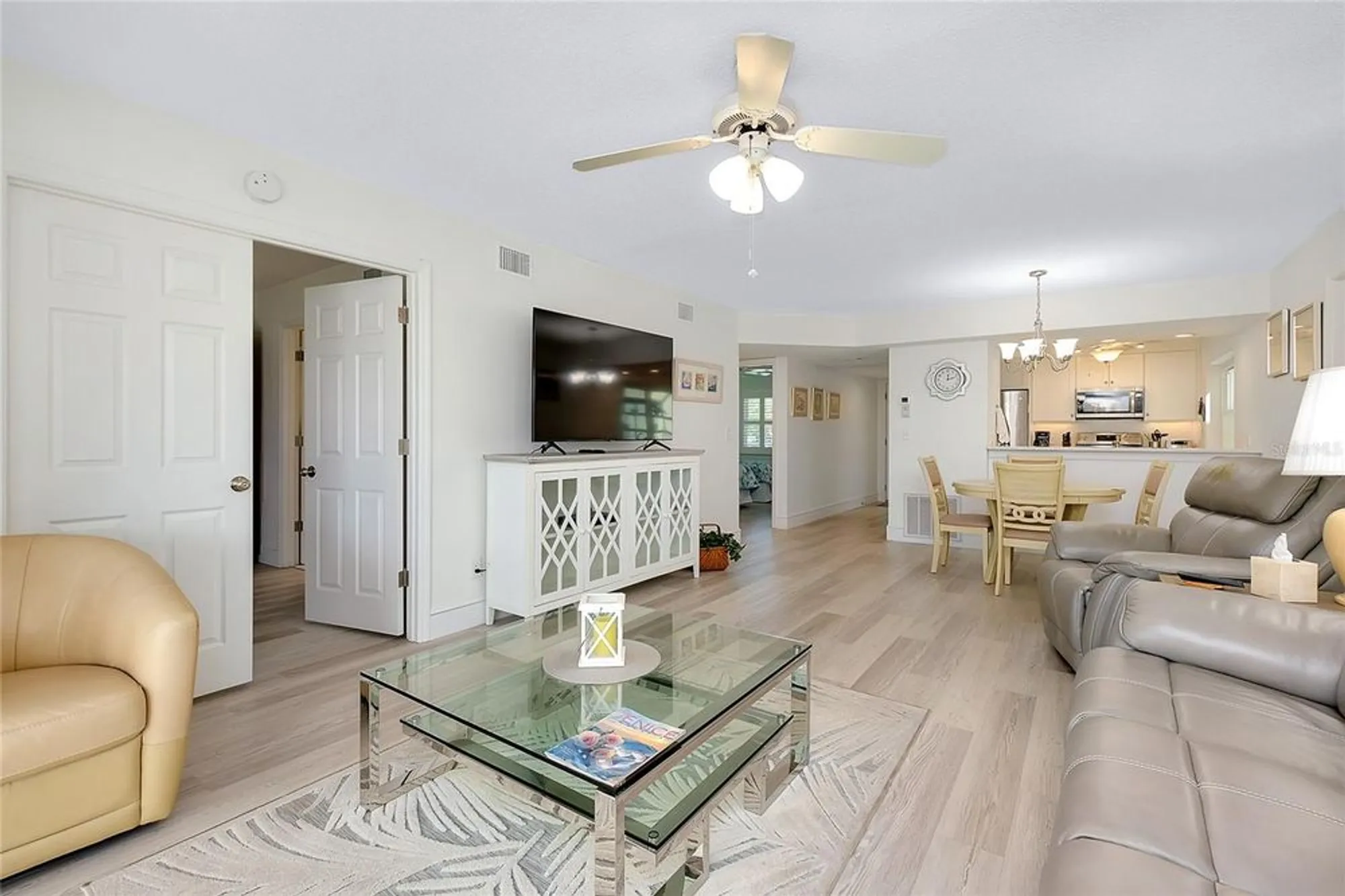 Property Slideshow image 17 of 68 | 433 cerromar ln 430, Venice, FL, 34293
