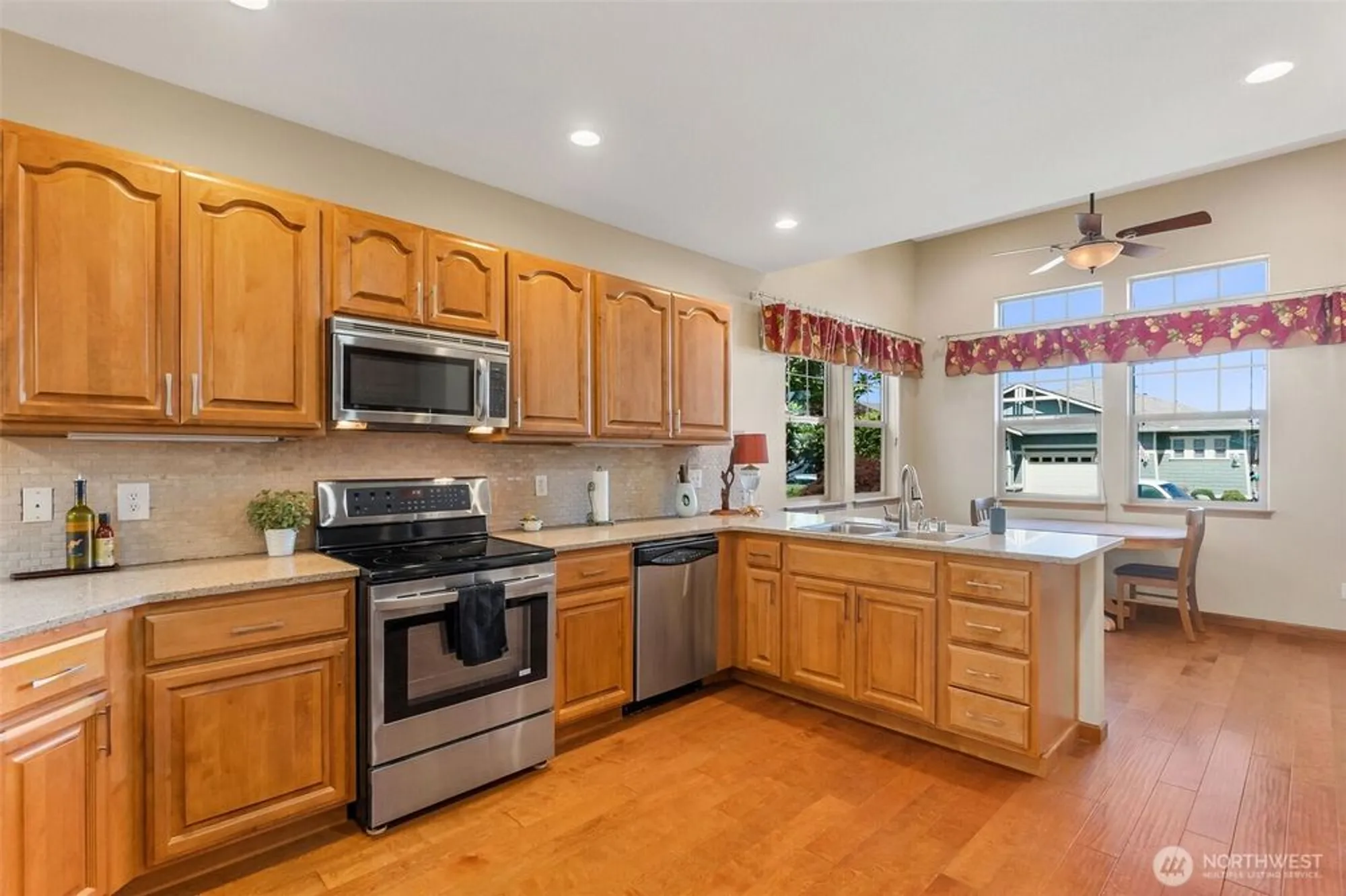 Property Slideshow image 10 of 27 | 8650 bainbridge loop, Lacey, WA, 98516