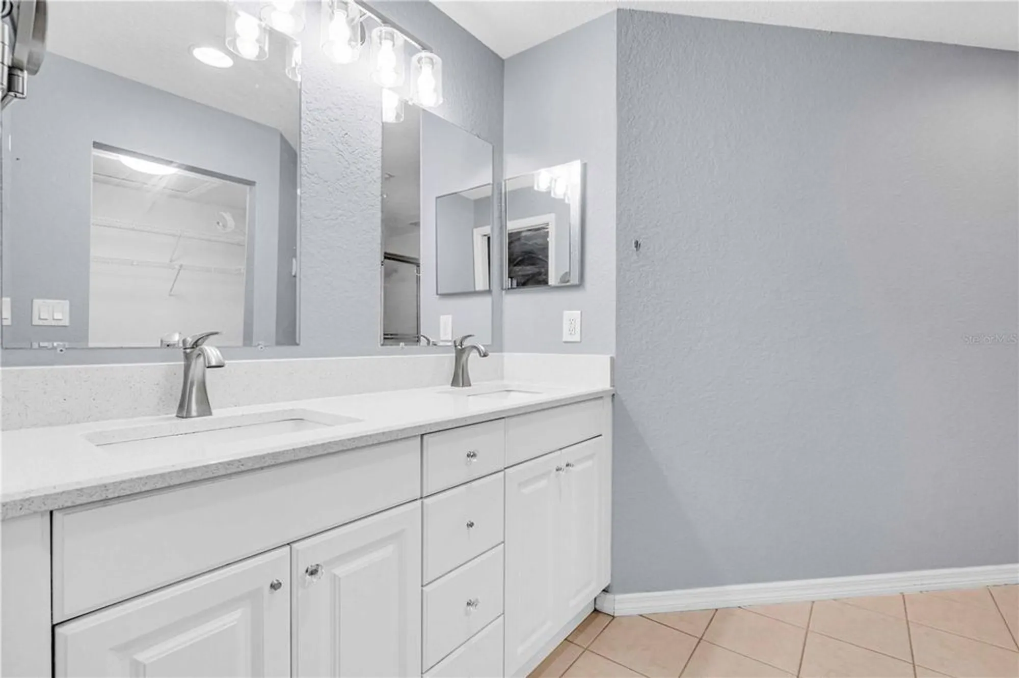 Property Slideshow image 18 of 51 | 6421 bay cedar ln, Bradenton, FL, 34203