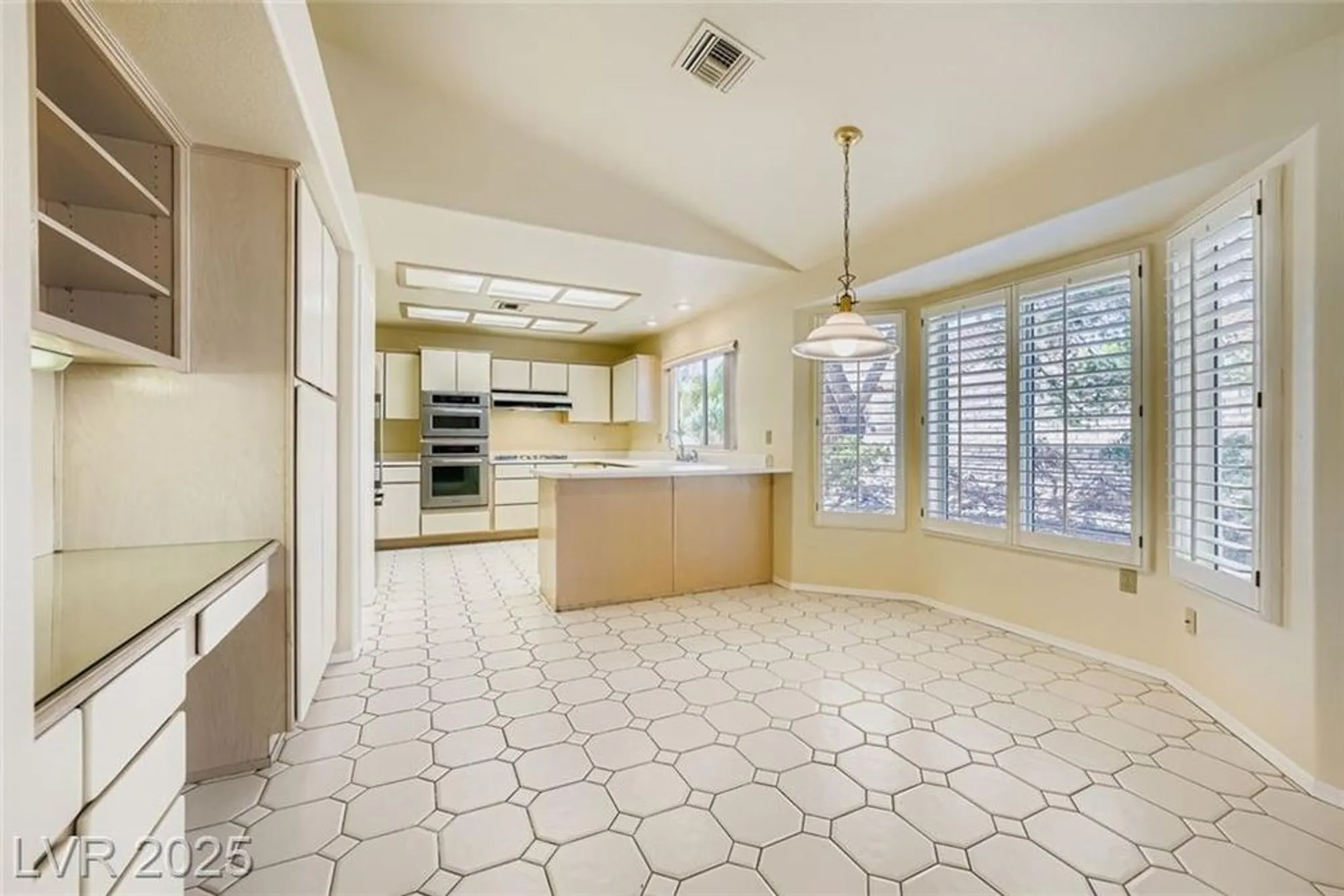 Property Slideshow image 16 of 29 | 2517 desert butte dr, Las Vegas, NV, 89134