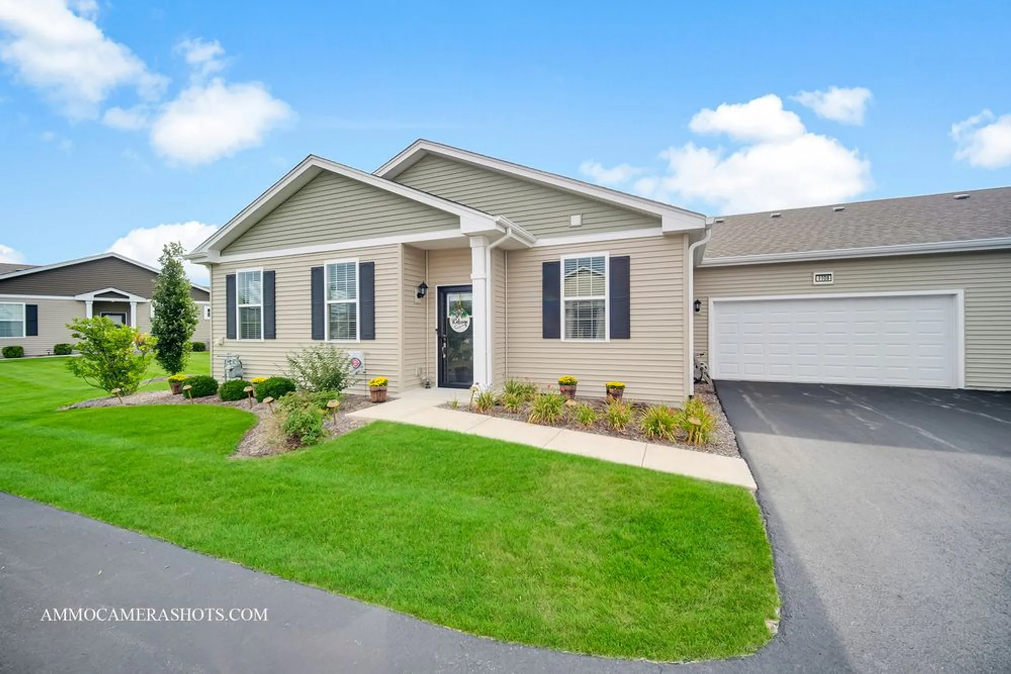 Property Slideshow image 3 of 29 | 1108 crestview ln # 1354, Pingree Grove, IL, 60140