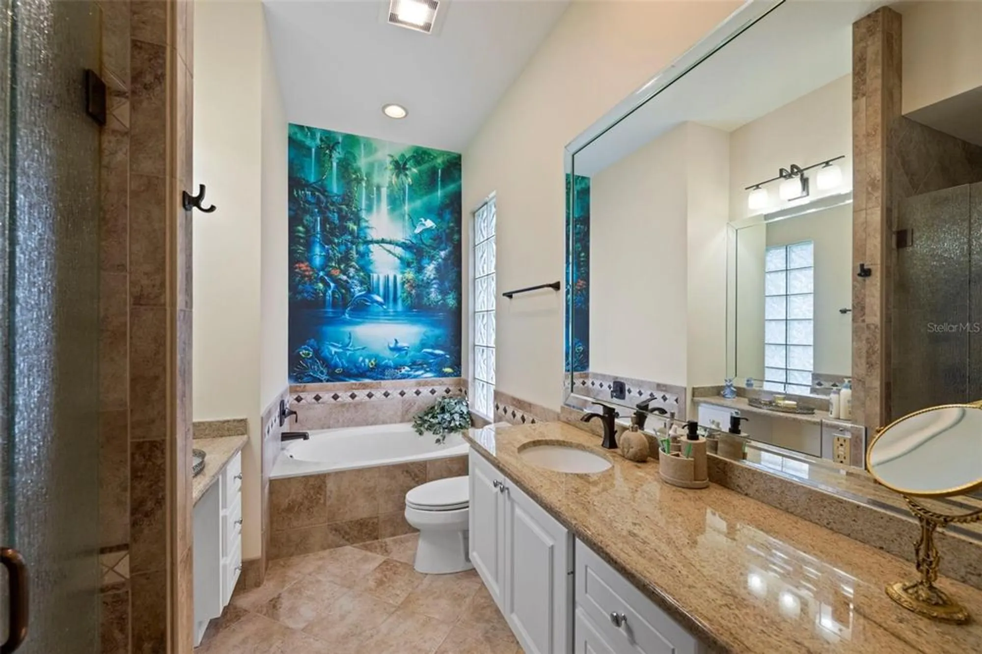 Property Slideshow image 14 of 62 | 5791 girona pl, Sarasota, FL, 34238