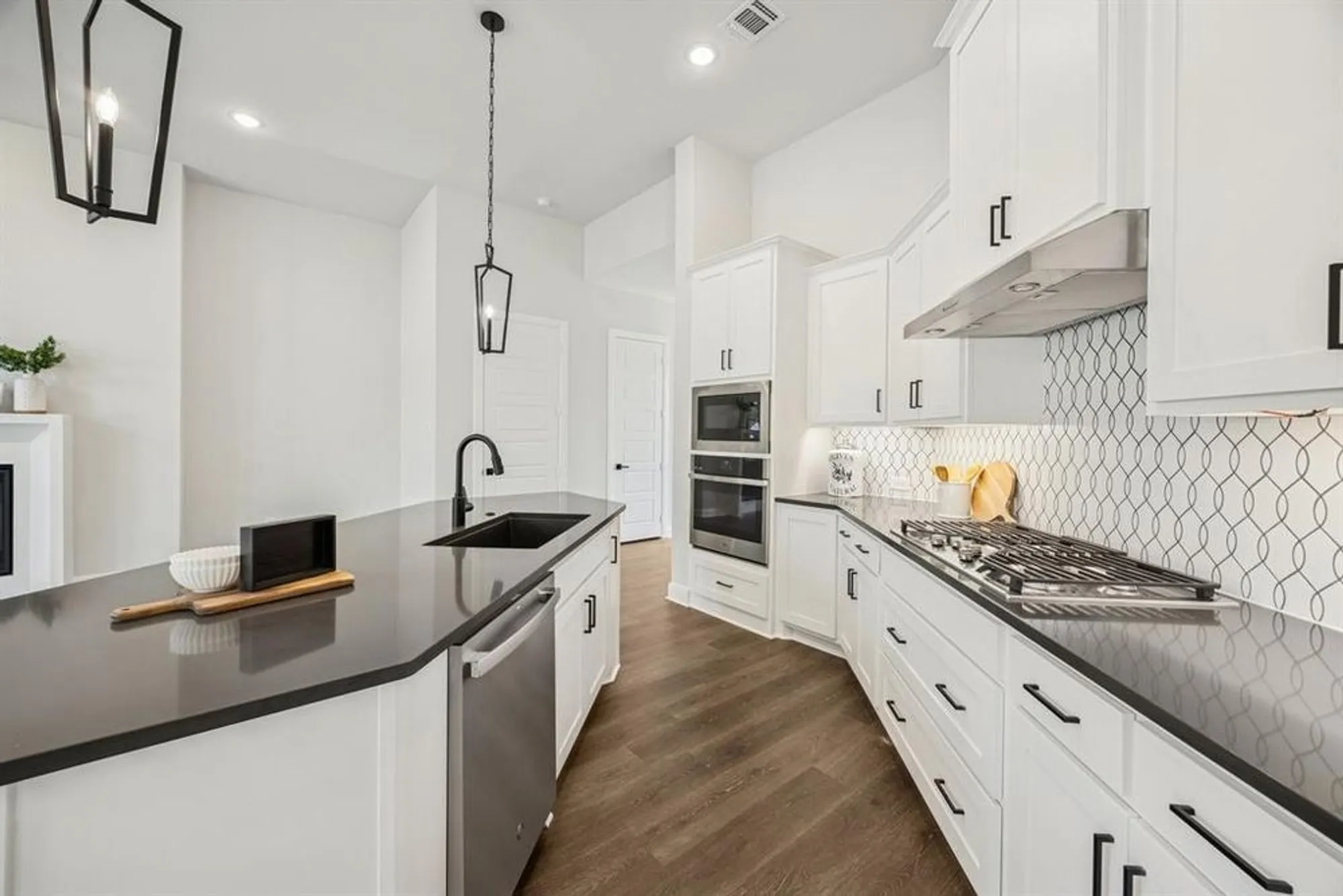 Property Slideshow image 18 of 30 | 2065 spotted fawn dr, Arlington, TX, 76005