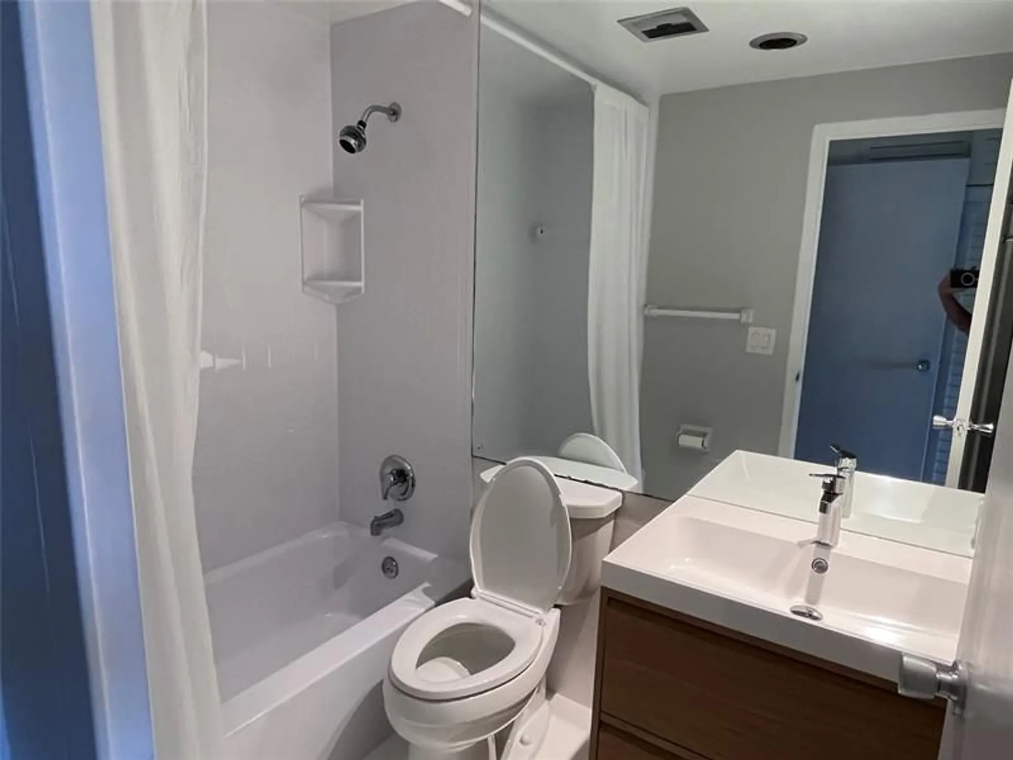 Property Slideshow image 11 of 27 | 3200 ne 36th st 709, Fort Lauderdale, FL, 33308