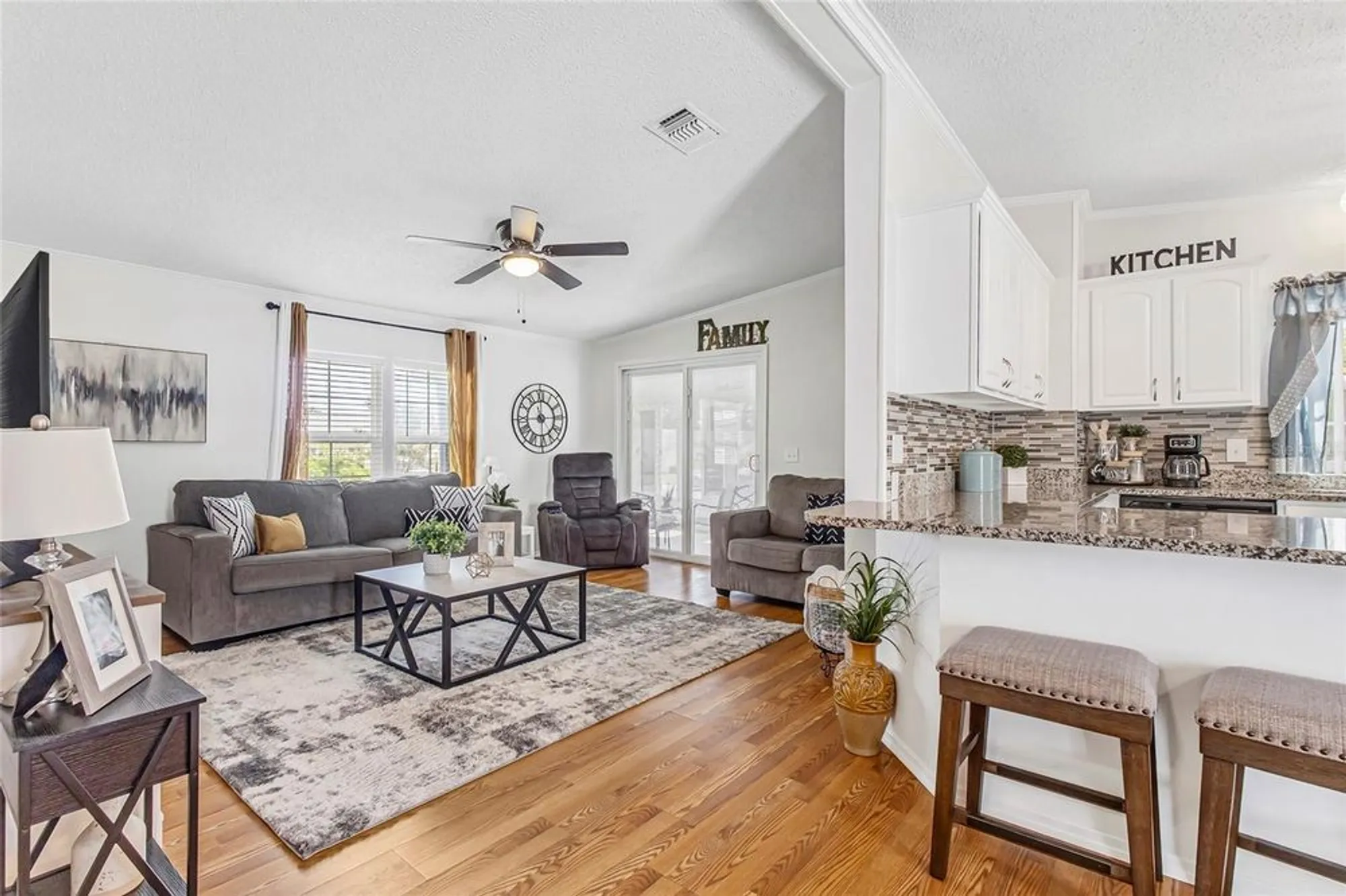 Property Slideshow image 6 of 38 | 25333 casa del lago ln, Leesburg, FL, 34748