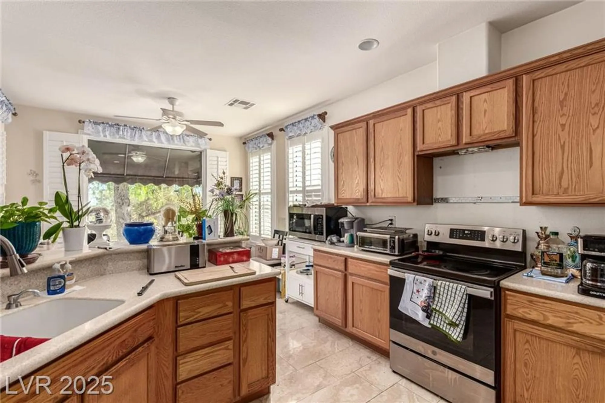 Property Slideshow image 9 of 18 | 4952 rivedro st, Las Vegas, NV, 89135