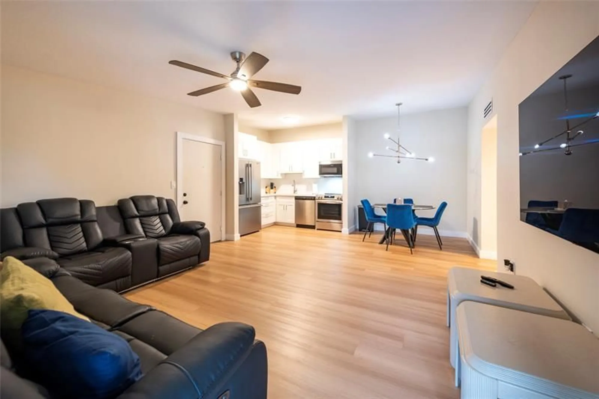 Property Slideshow image 3 of 20 | 7827 ashmont cir 208, Tamarac, FL, 33321