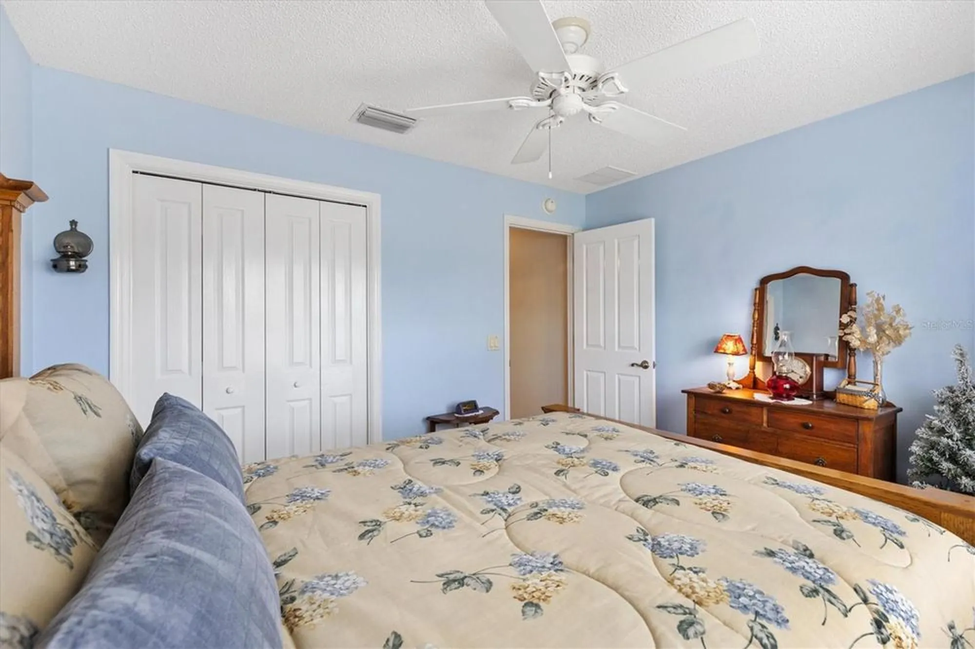 Property Slideshow image 27 of 43 | 1884 poppy cir, The Villages, FL, 32162