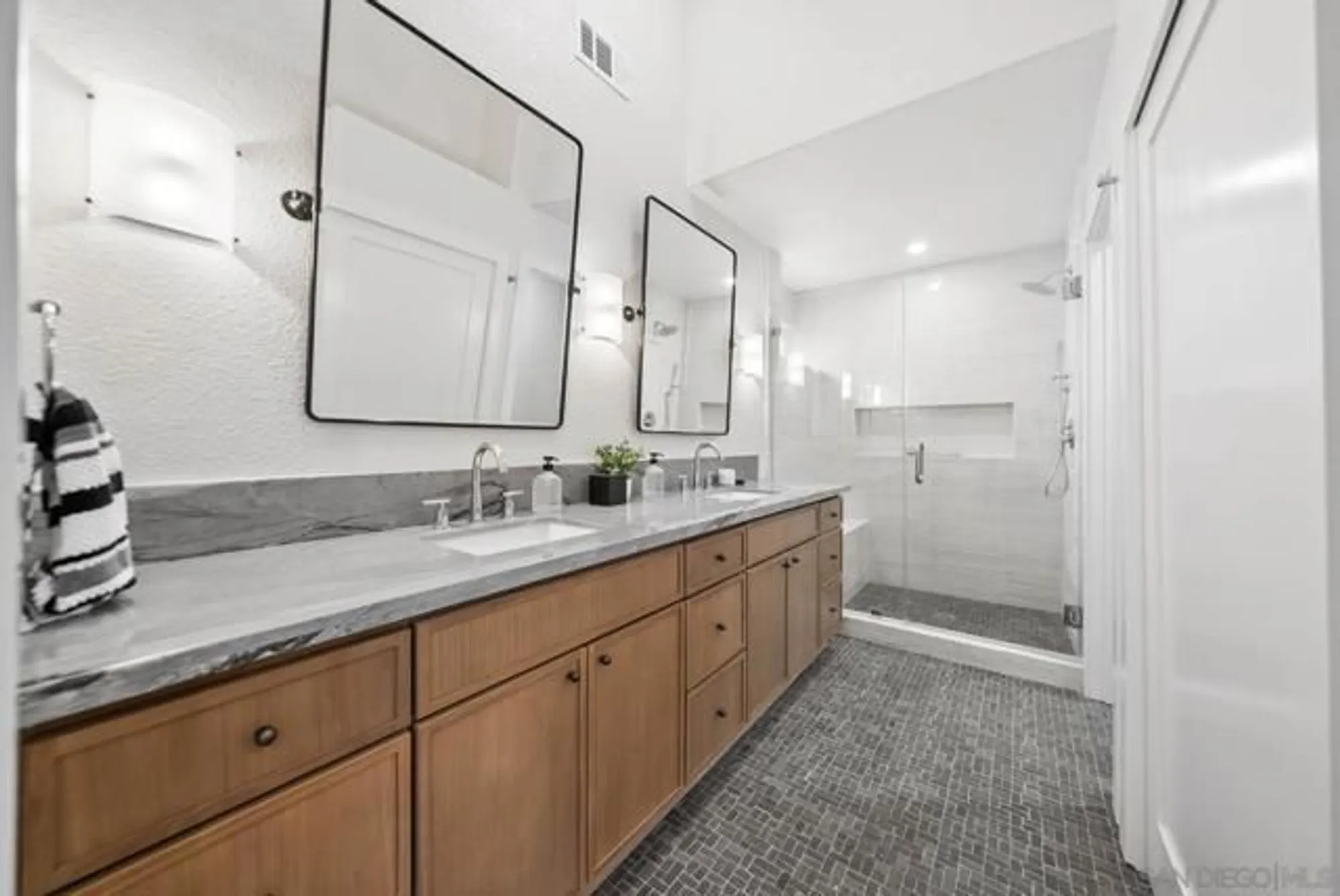 Property Slideshow image 15 of 30 | 4737 galicia way, Oceanside, CA, 92056