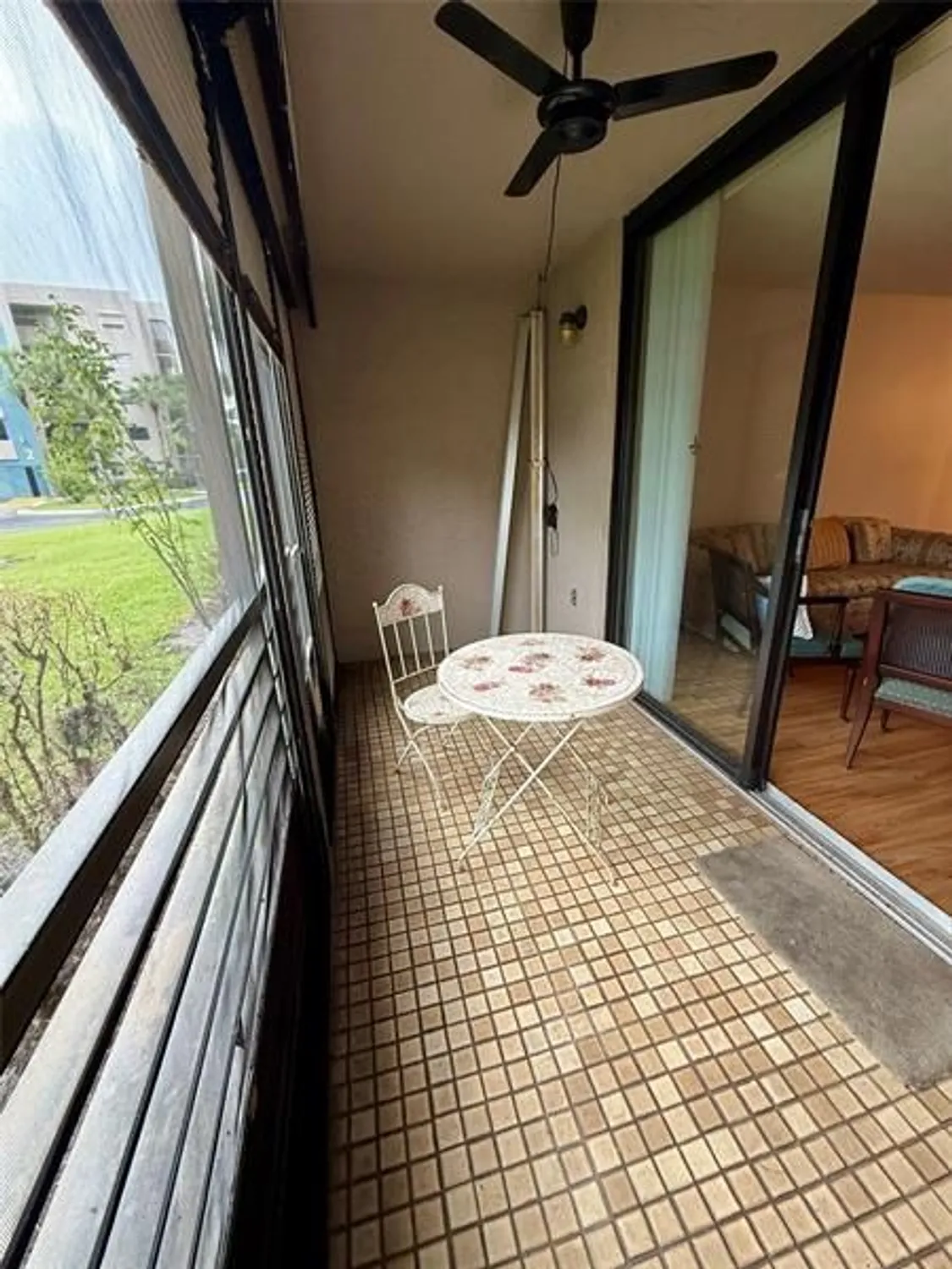 Property Slideshow image 14 of 23 | 900 colony point cir 121, Pembroke Pines, FL, 33026
