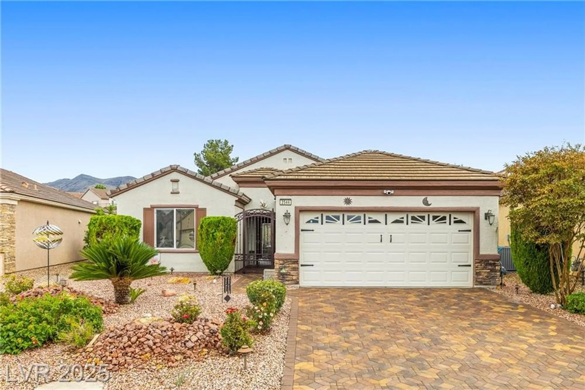 Property Slideshow image 1 of 44 | 2544 solera sky dr, Henderson, NV, 89044