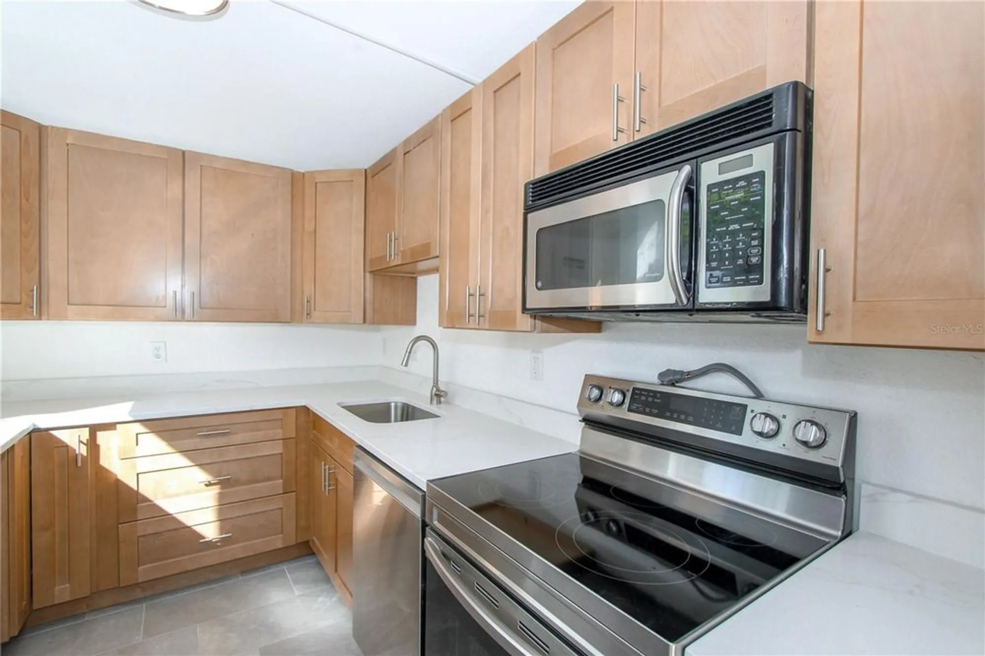 Property Slideshow image 13 of 45 | 7425 bay island dr 108, South Pasadena, FL, 33707