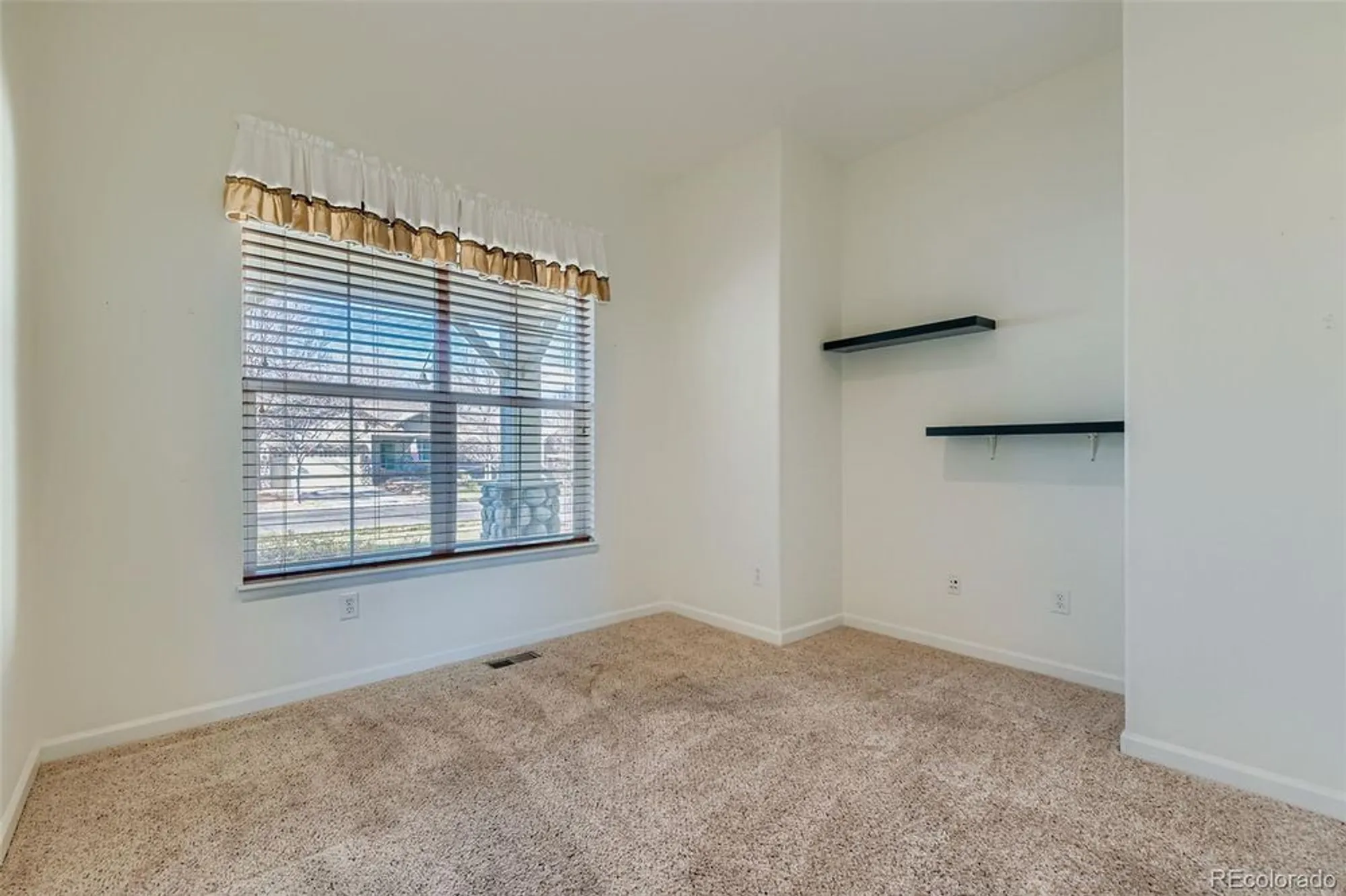 Property Slideshow image 11 of 22 | 16538 chesapeake dr, Broomfield, CO, 80023